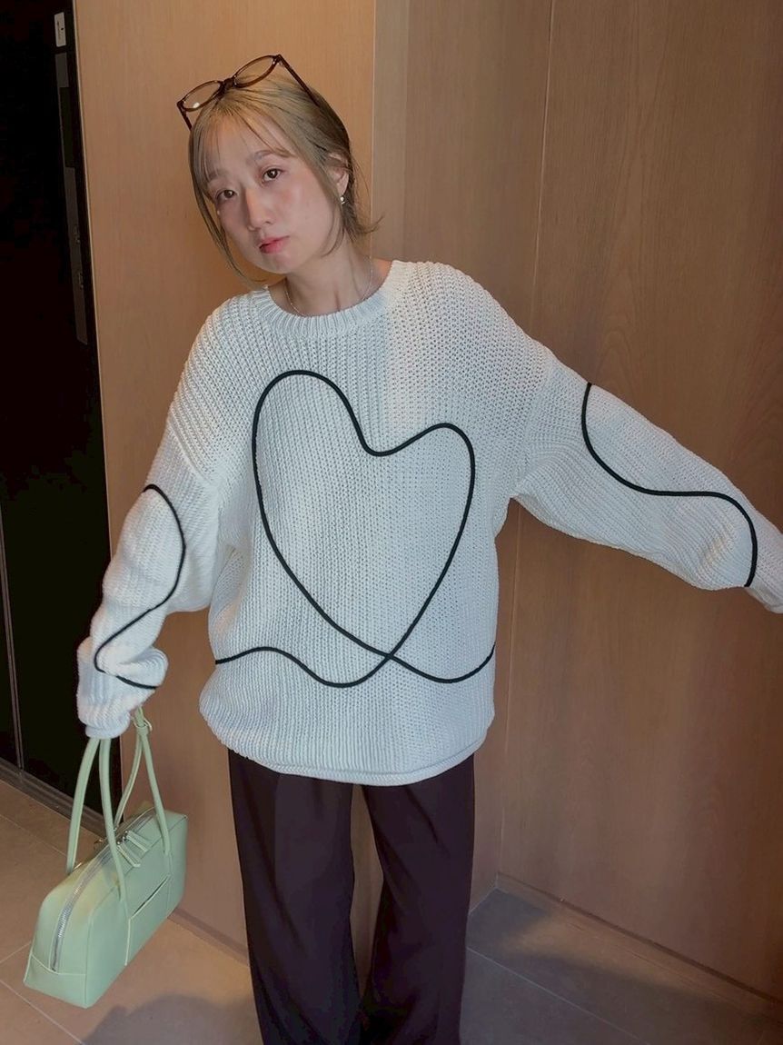 emmi atelier「【HEART】 【ONLINE限定カラーあり】ハートエンブロイダリーニット」|ニット・セーター|