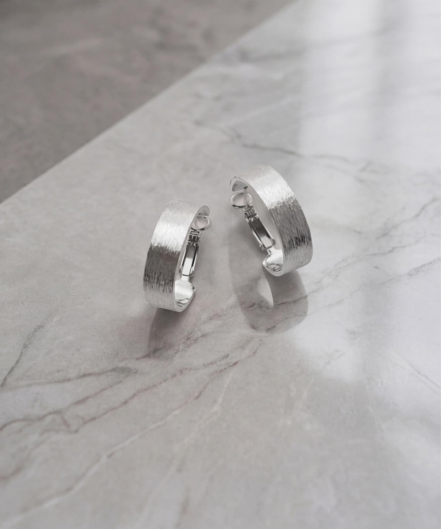 STYLE DELI「テクスチャー平打ちフープピアス」|ピアス|