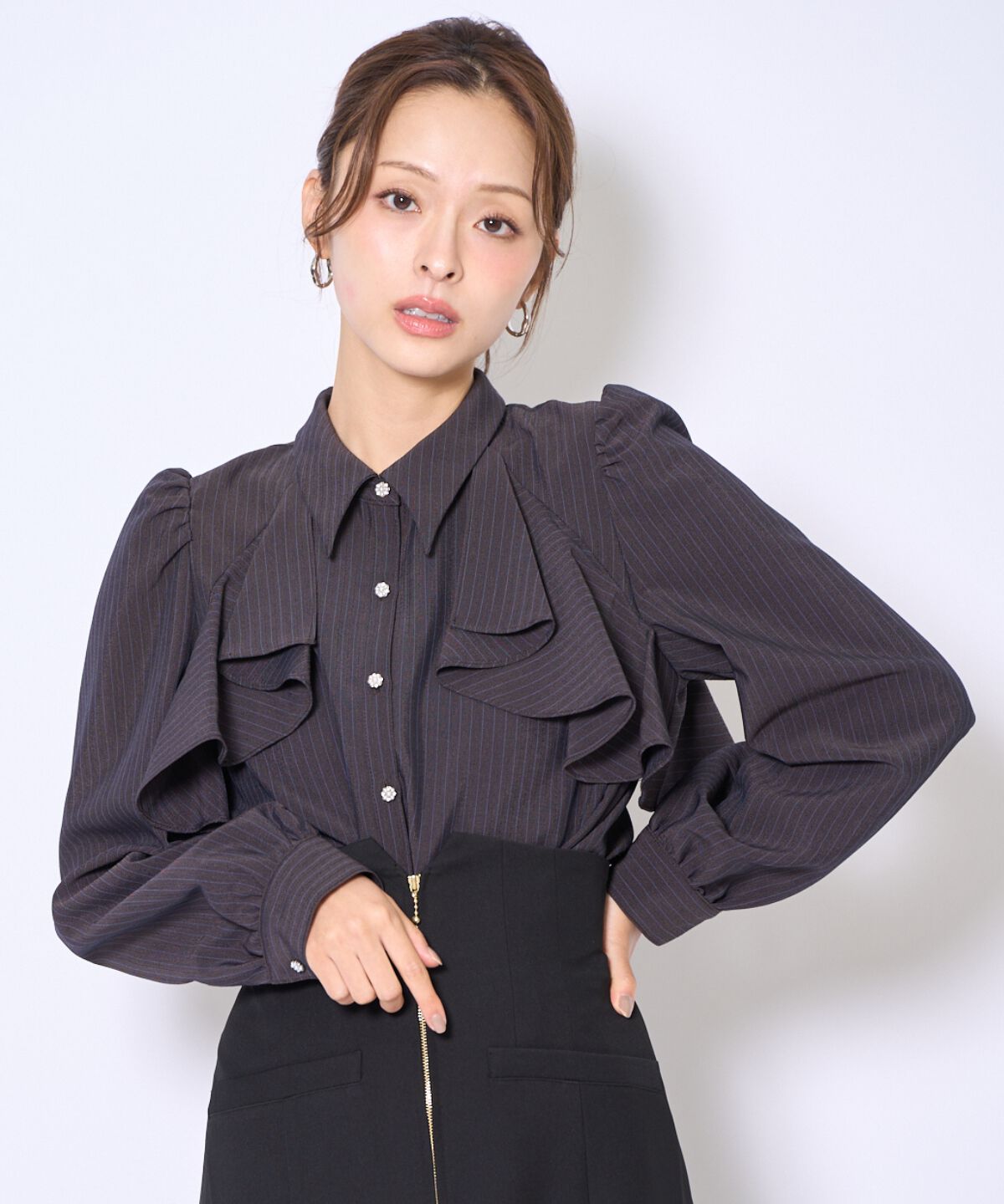 アンドクチュール「ビジューボタンフリルケープ長袖ブラウス」|シャツ・ブラウス|