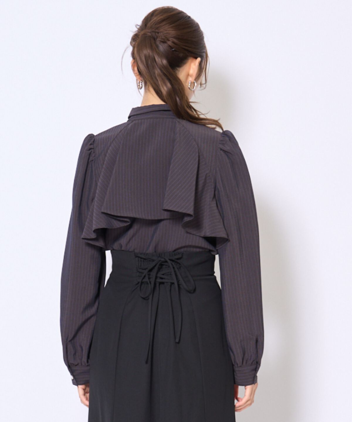 アンドクチュール「ビジューボタンフリルケープ長袖ブラウス」|シャツ・ブラウス|