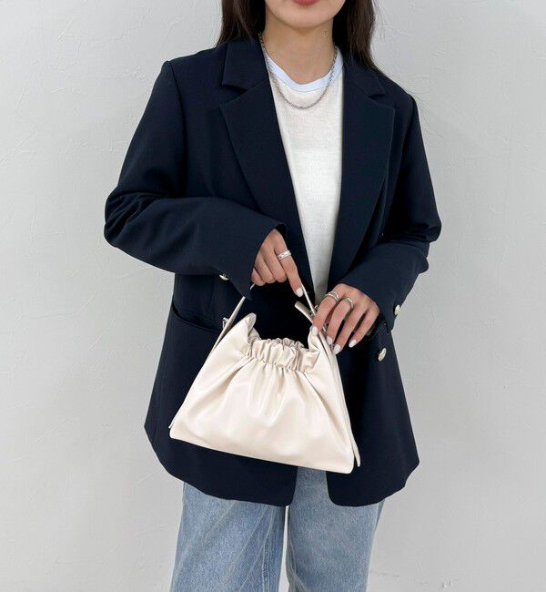 fredy emue「ギャザー三角ワンハンドルバッグ」|ショルダー・メッセンジャー|アイボリー