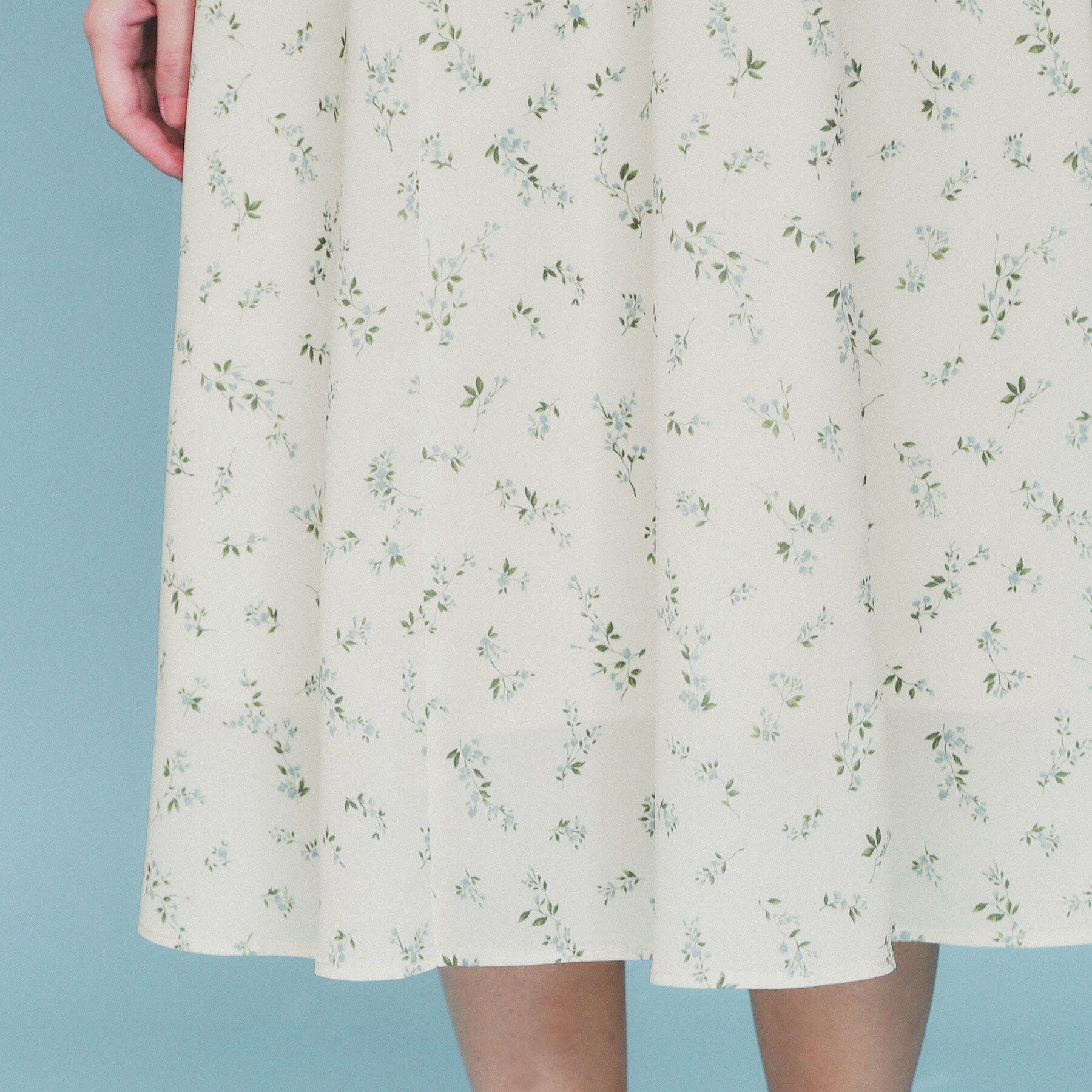 index「フラワーVネックフレアワンピース【洗濯機洗い可/イージーアイロン】」|ワンピース|