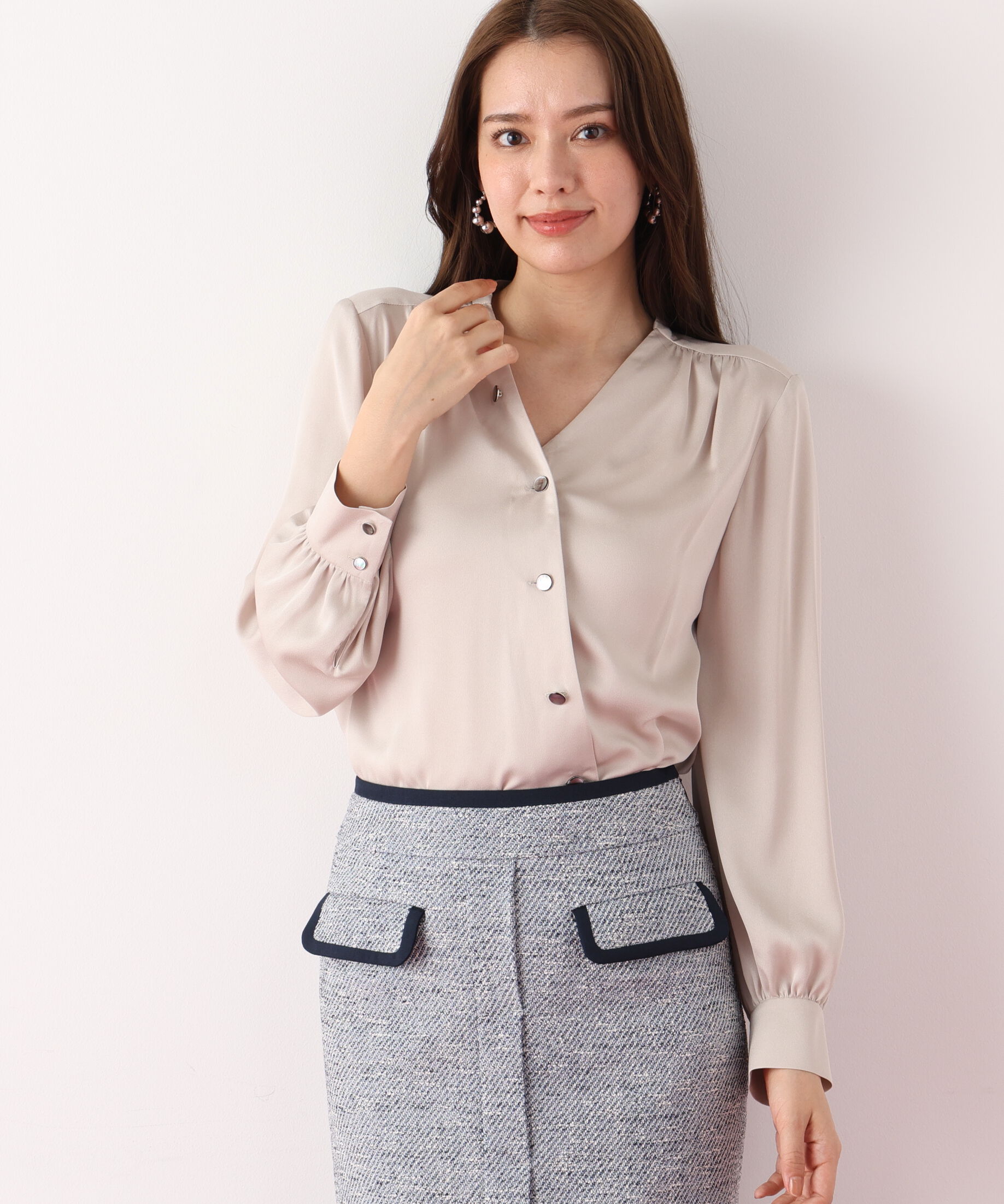  「Ｖネックボタンブラウス」|シャツ・ブラウス|