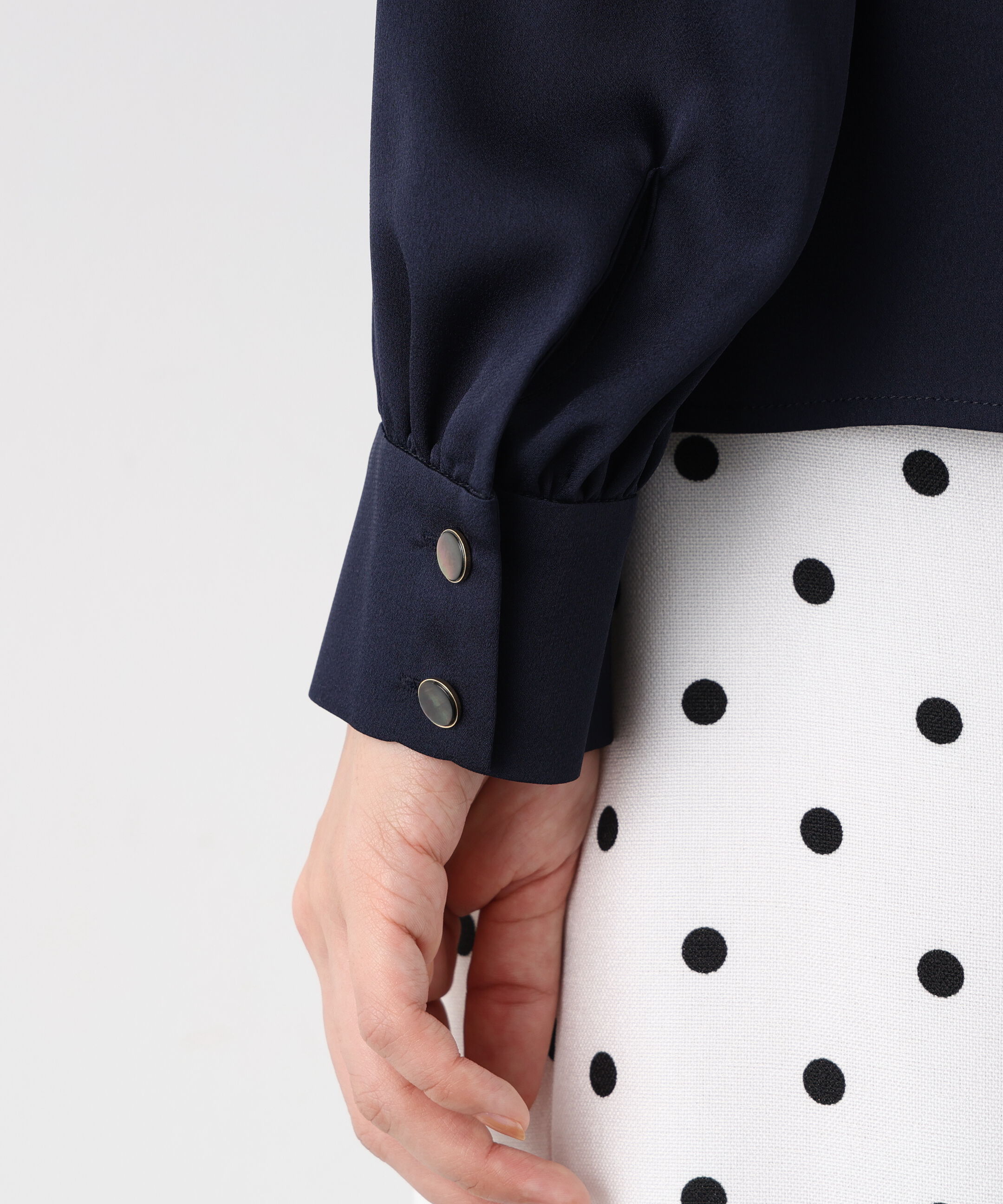  「Ｖネックボタンブラウス」|シャツ・ブラウス|