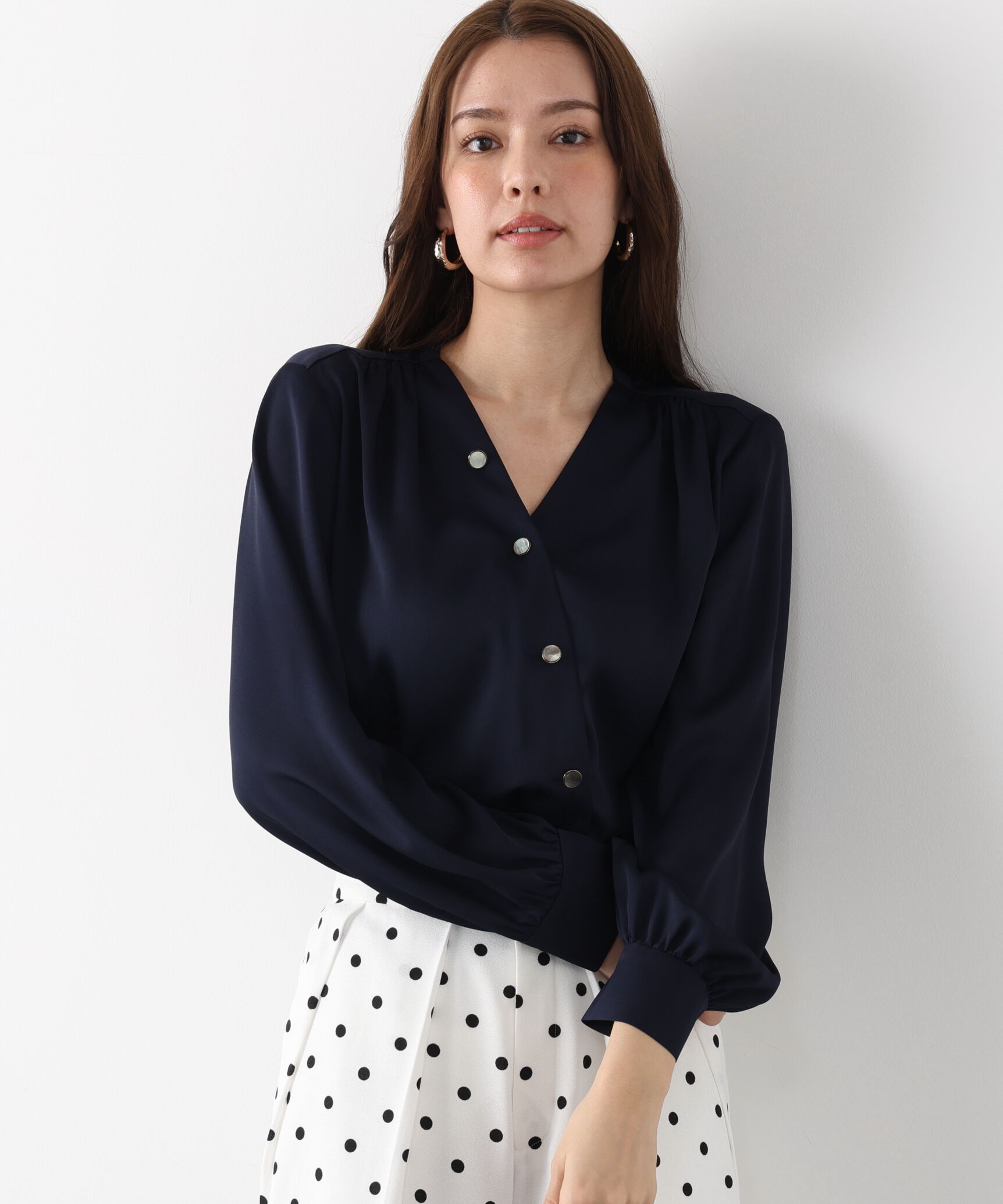  「Ｖネックボタンブラウス」|シャツ・ブラウス|