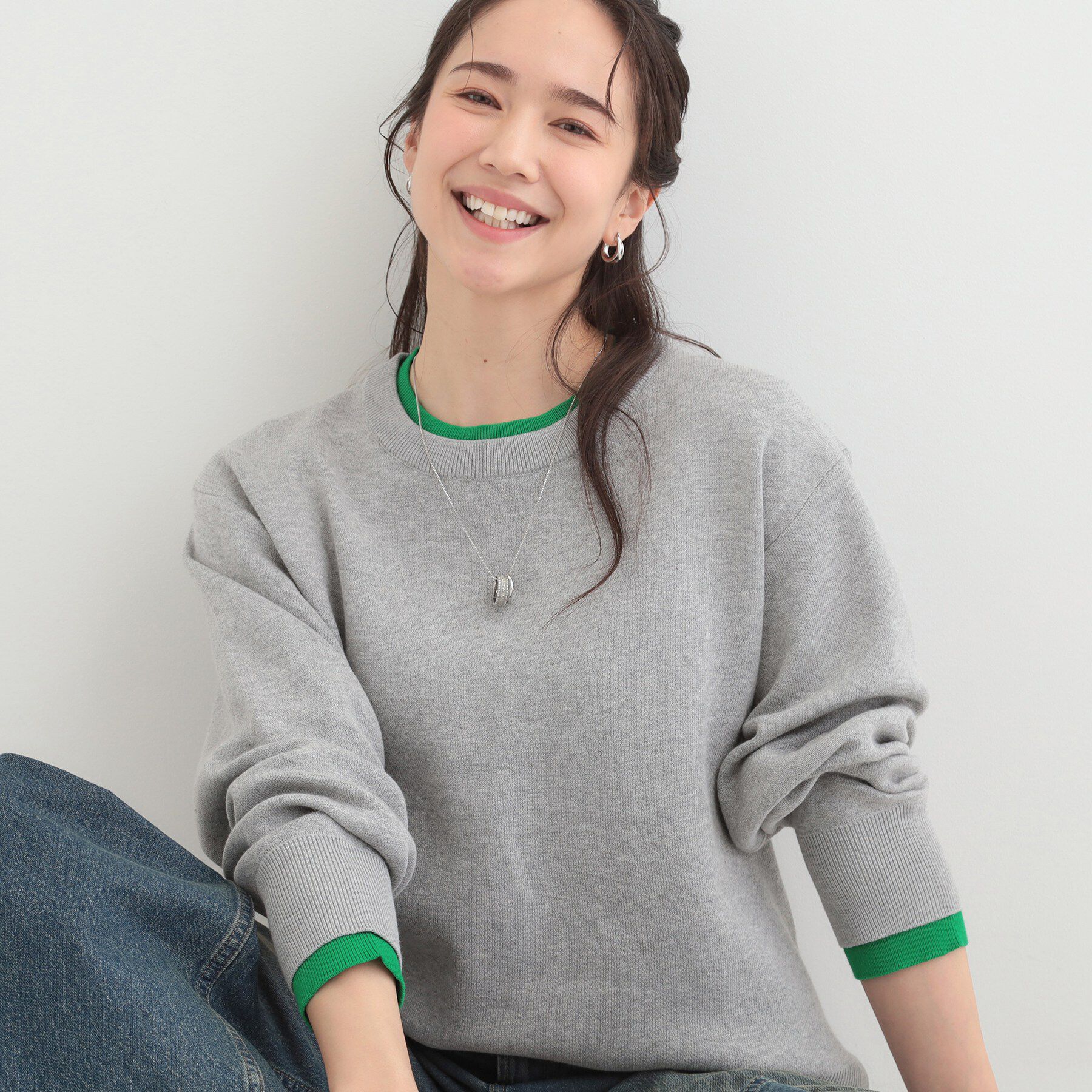 SHOO･LA･RUE「【洗濯機可/S-LL/インしなくても着られる】配色が上品 レイヤード風スウェットライクニット」|ニット・セーター|グレー(012)