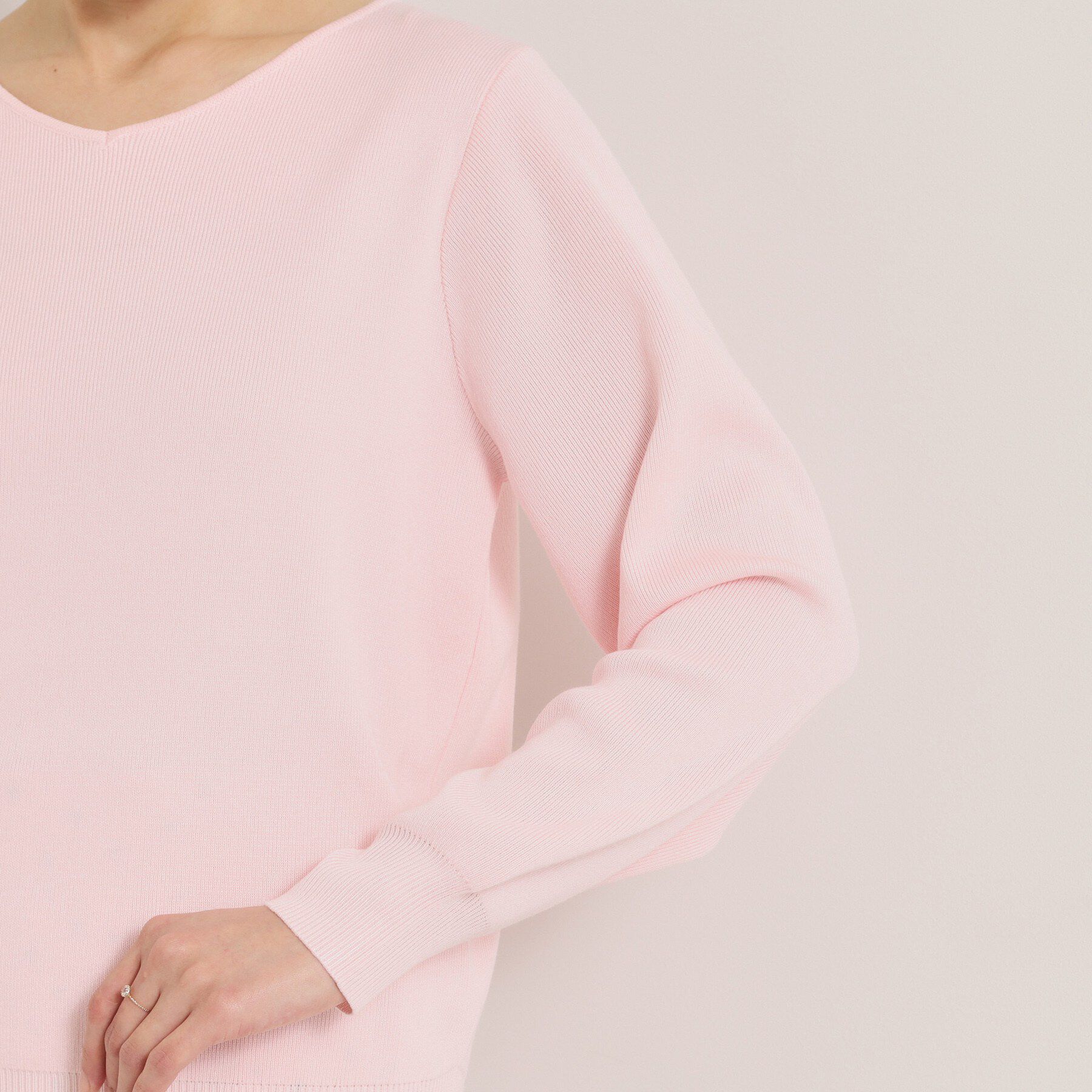 ITS&rsquo;DEMO「【洗濯機OK】花粉防止Vネックニット」|ニット・セーター|