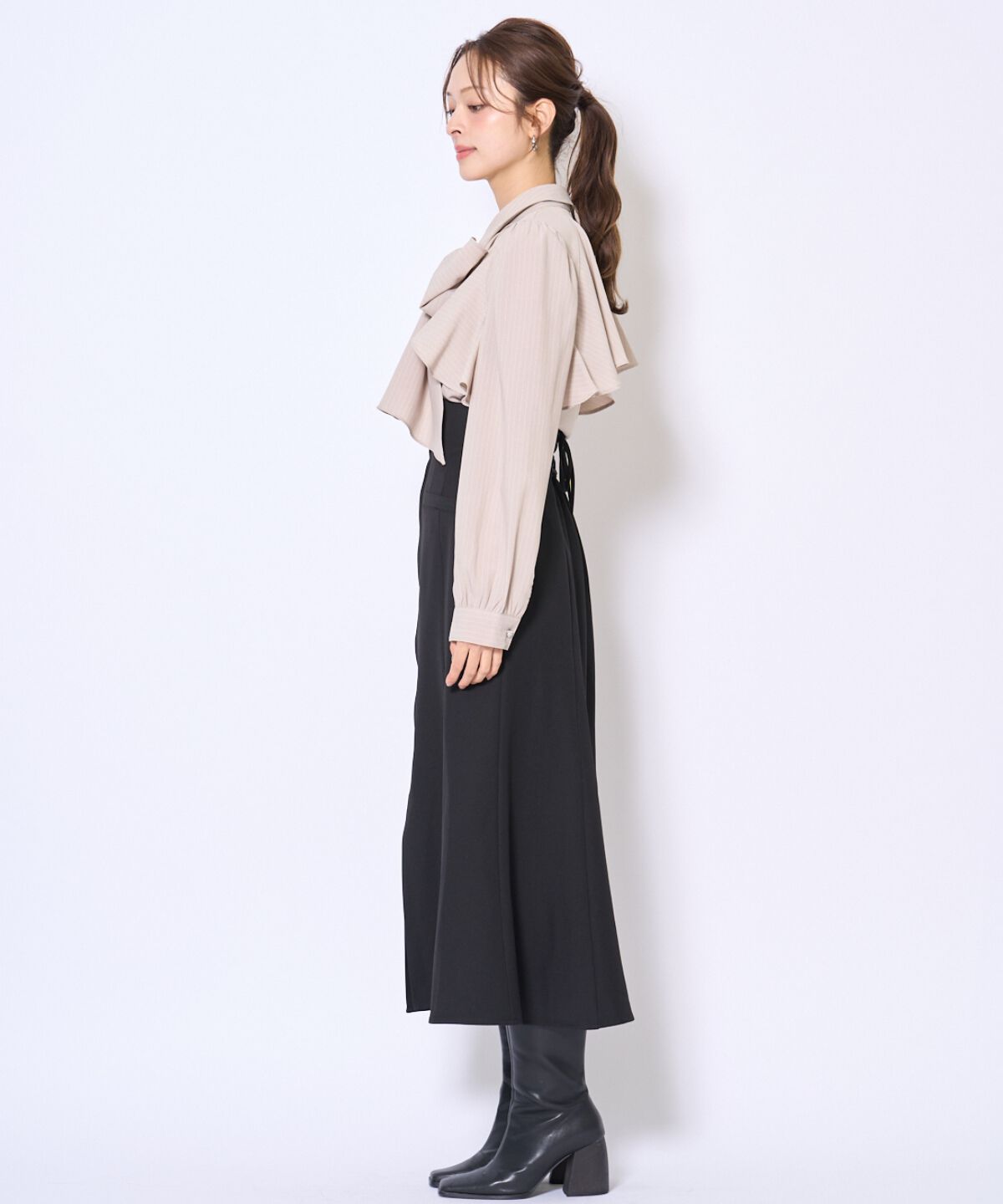 アンドクチュール「ビジューボタンフリルケープ長袖ブラウス」|シャツ・ブラウス|