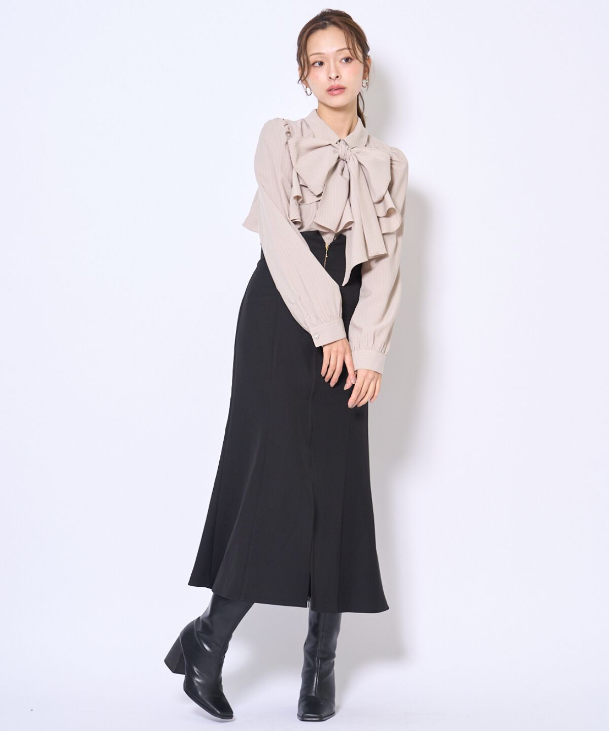 アンドクチュール「ビジューボタンフリルケープ長袖ブラウス」|シャツ・ブラウス|