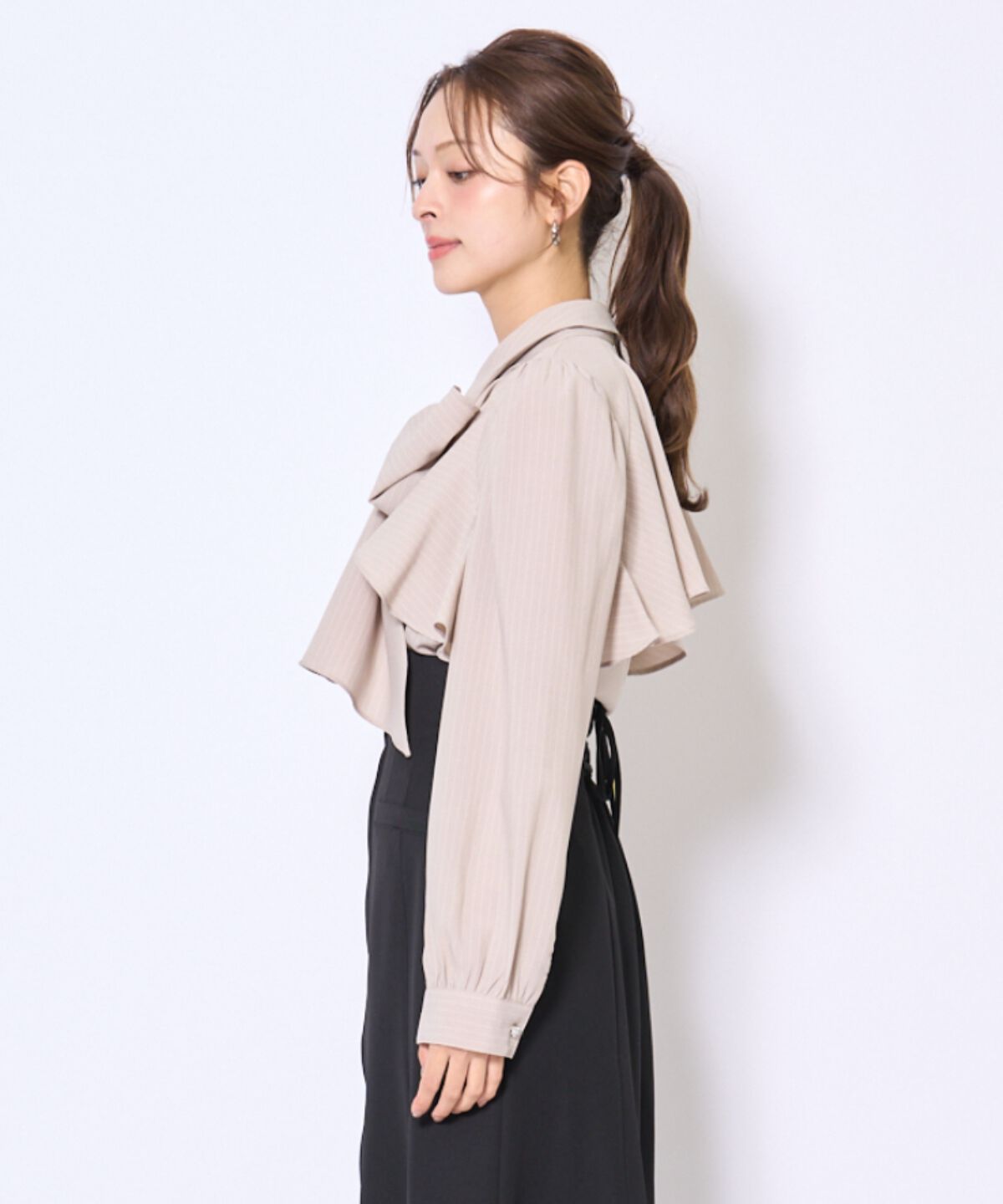 アンドクチュール「ビジューボタンフリルケープ長袖ブラウス」|シャツ・ブラウス|