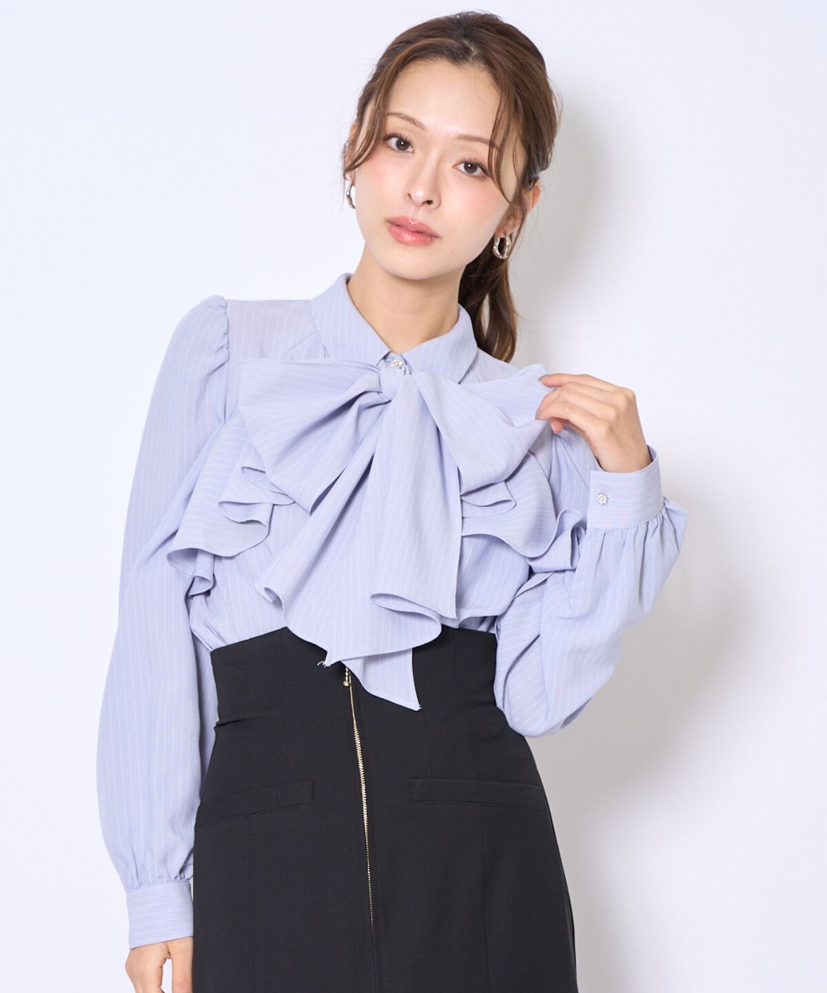 アンドクチュール「ビジューボタンフリルケープ長袖ブラウス」|シャツ・ブラウス|