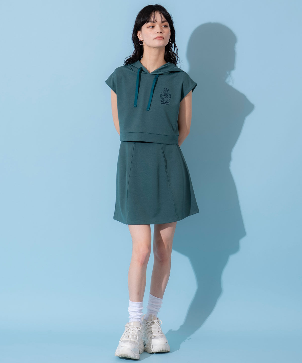 REDYAZEL「エンブレム刺繍フーディー&times;フレアスカートセットアップ」|ワンピース|