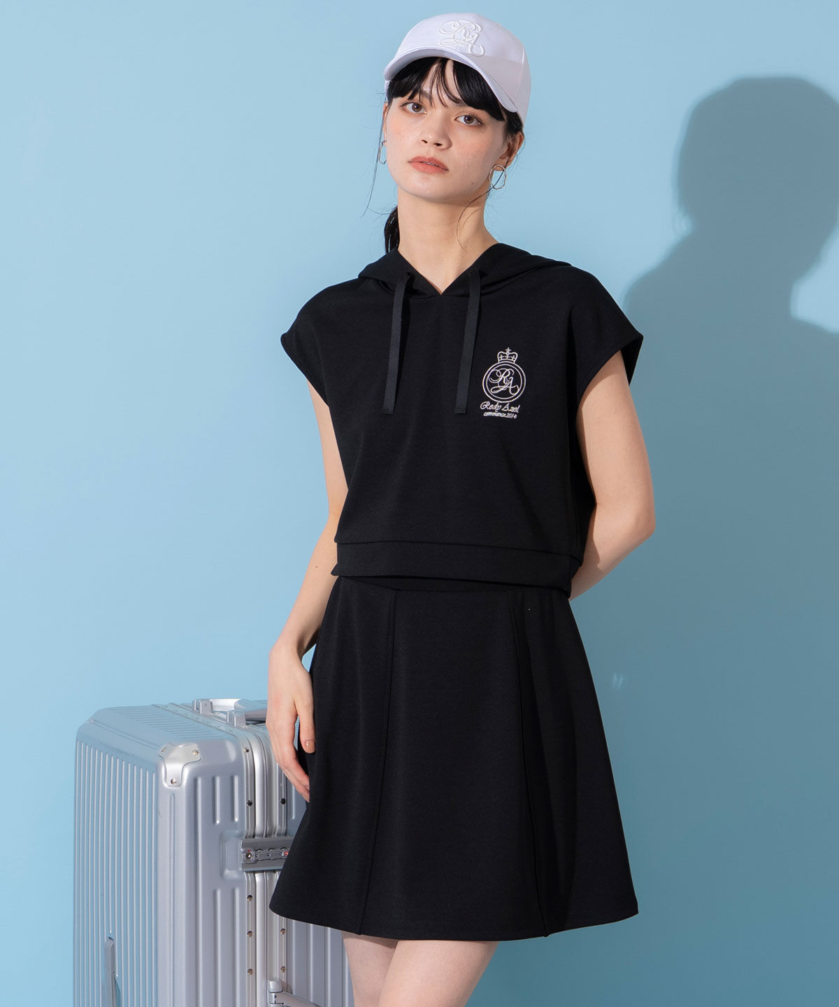 REDYAZEL「エンブレム刺繍フーディー&times;フレアスカートセットアップ」|ワンピース|