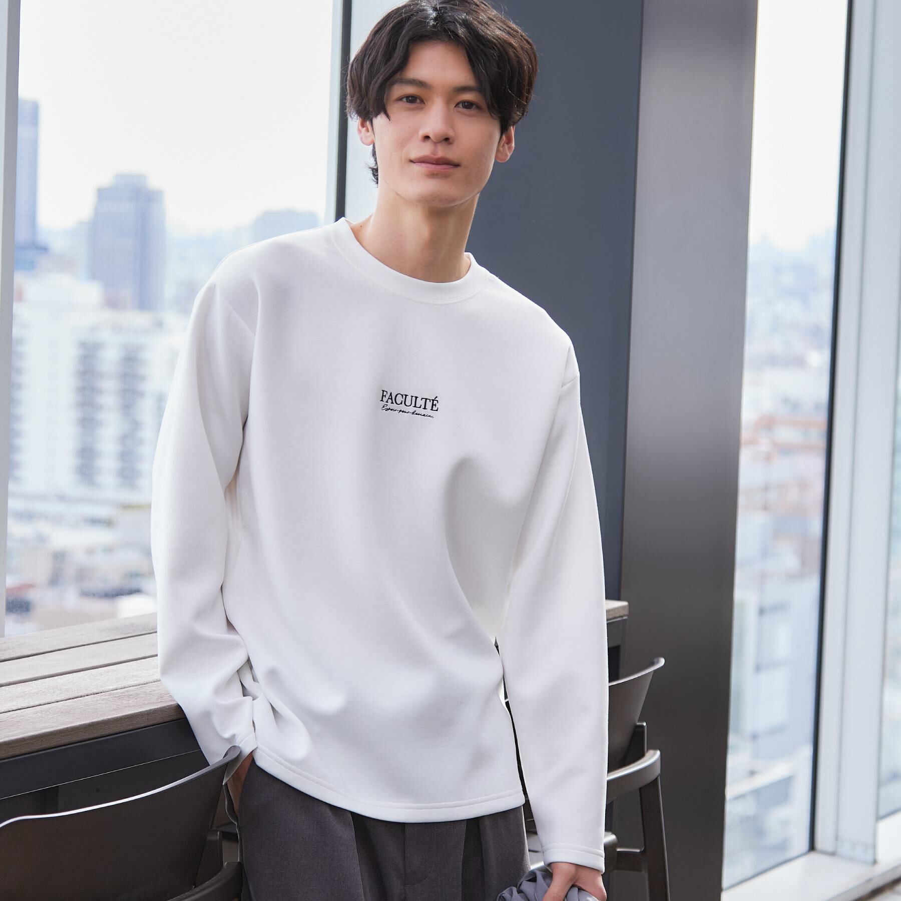 THE SHOP TK「【さりげないワンポイント】ダンボール刺繍スウェット 洗濯機OK」|Tシャツ・カットソー|オフホワイト(003