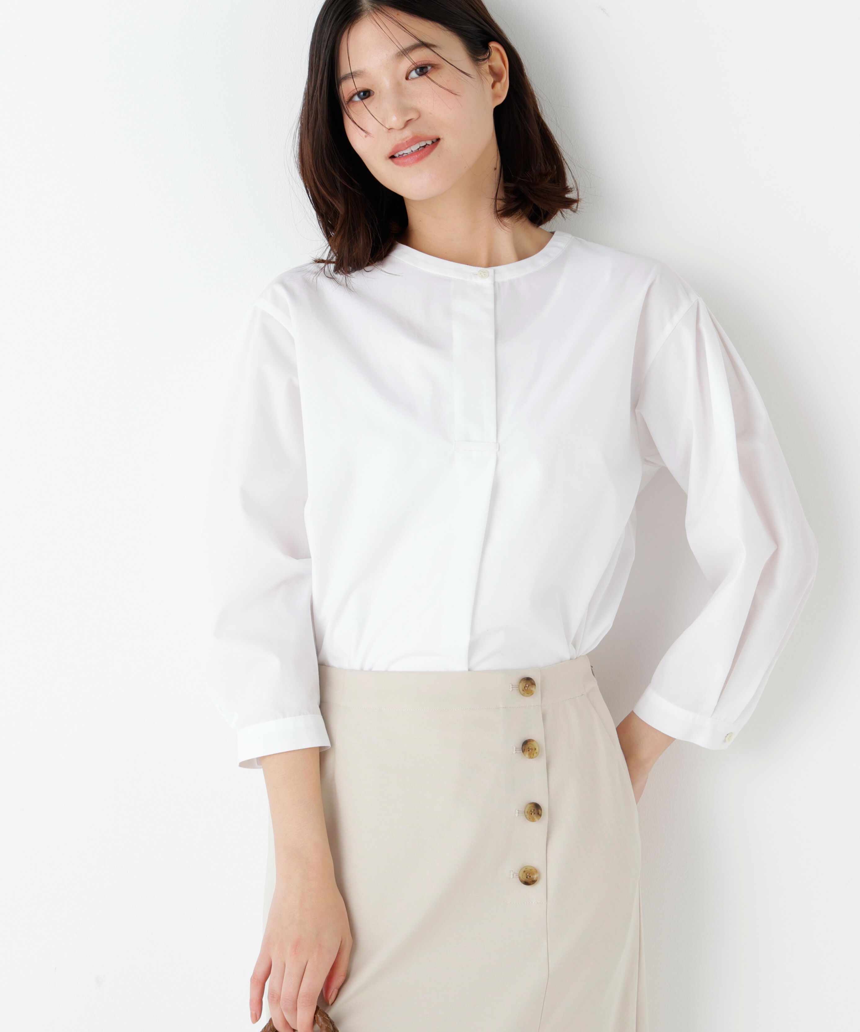  「◆《ウォッシャブル》綿ポリエステル先染ノーカラーブラウス」|シャツ・ブラウス|ホワイト