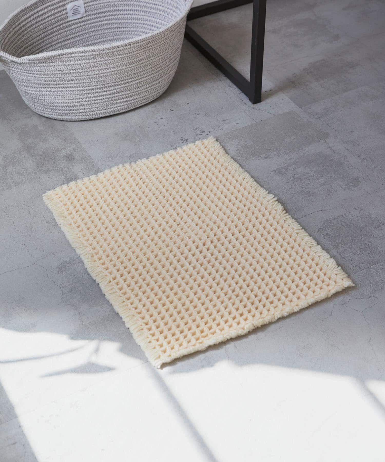 URBAN RESEARCH DOORS「『洗濯可』calmland　瞬乾ワッフルバスマット」|クッション・クッションカバー|