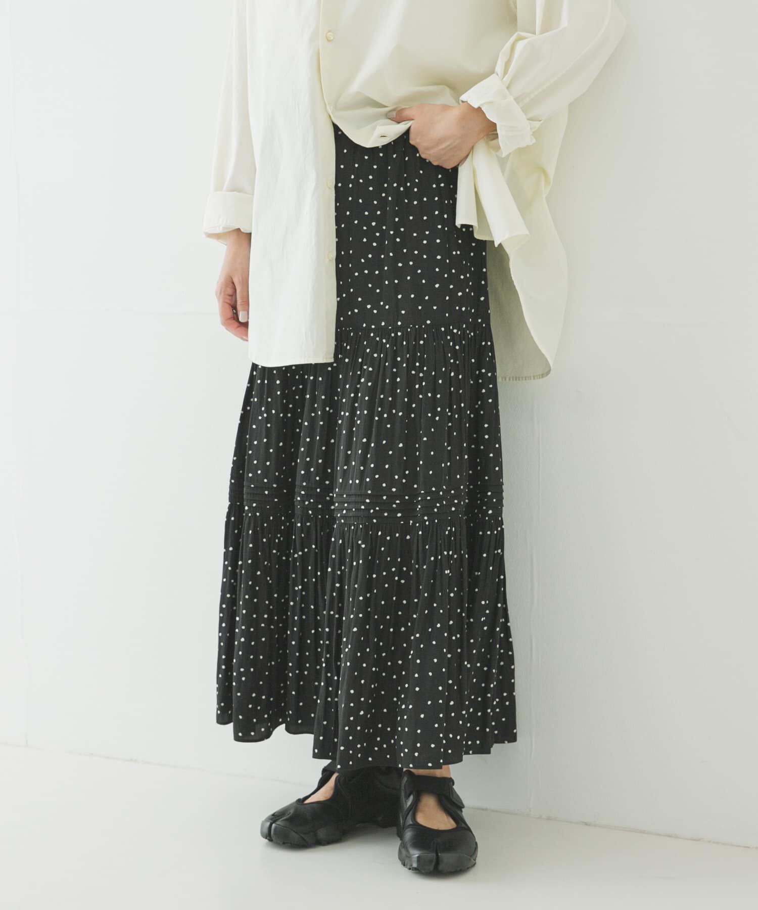 URBAN RESEARCH「ギャザーティアードドットスカート」|スカート|ブラック