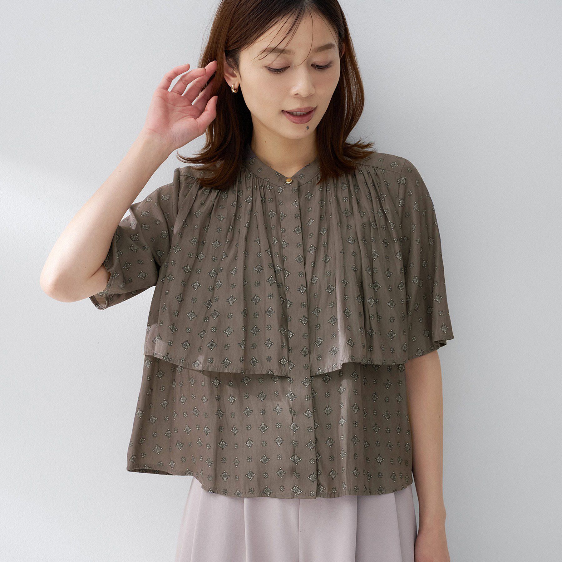 UNTITLED「コモンプリントブラウス」|シャツ・ブラウス|トープ(154)