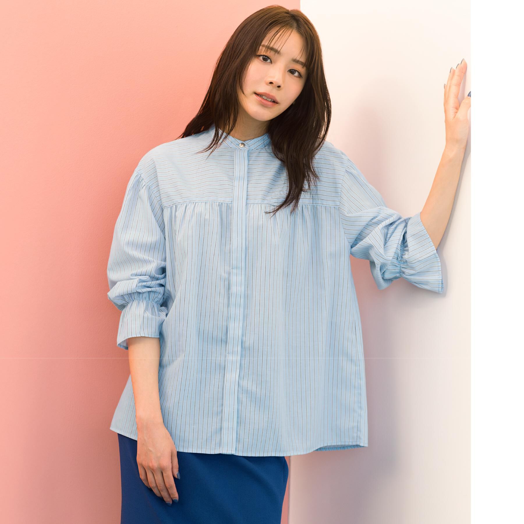 grove「【貴島明日香さん着用／イージーケア／接触冷感】麻ブレンドスタンドギャザーシャツ」|シャツ・ブラウス|