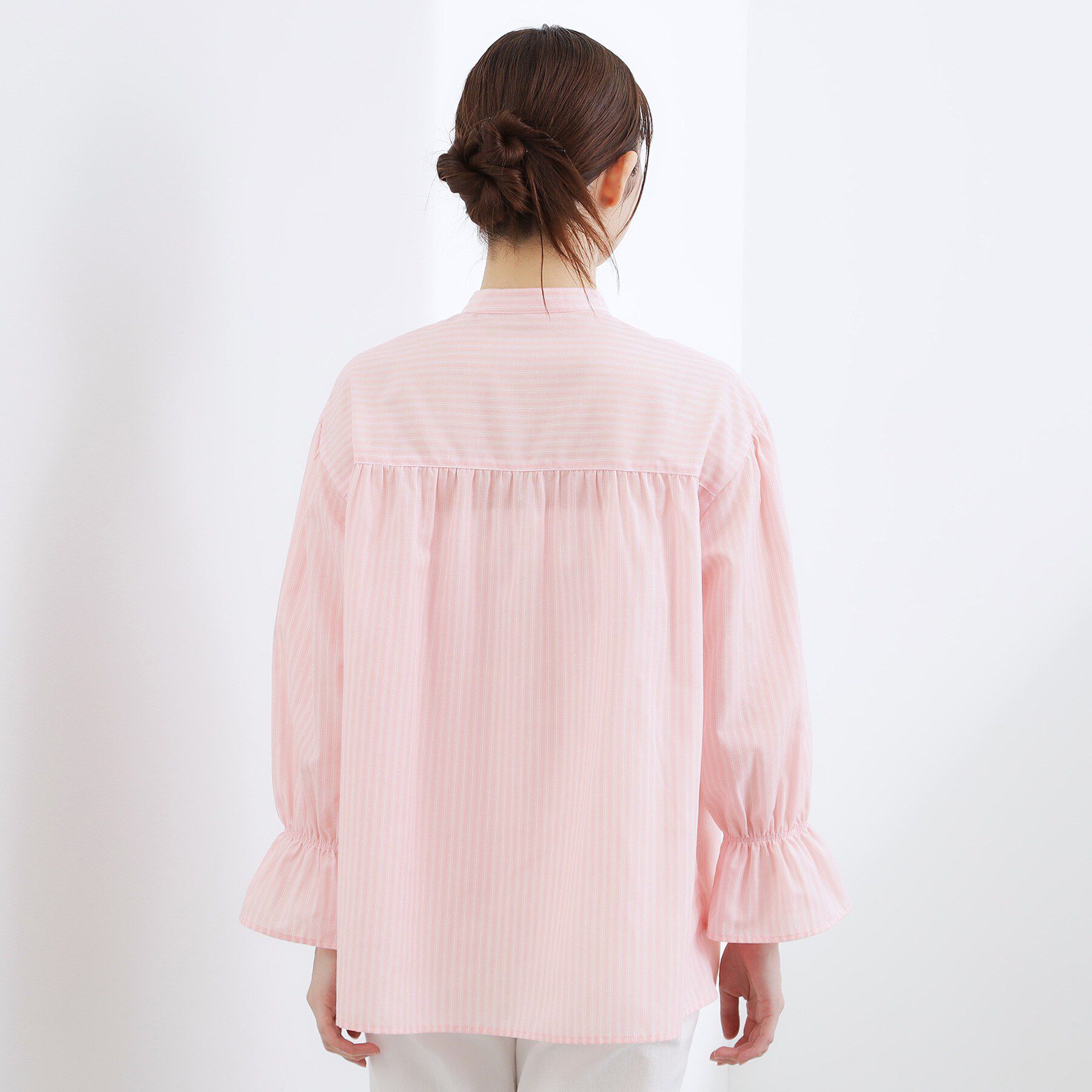 grove「【貴島明日香さん着用／イージーケア／接触冷感】麻ブレンドスタンドギャザーシャツ」|シャツ・ブラウス|