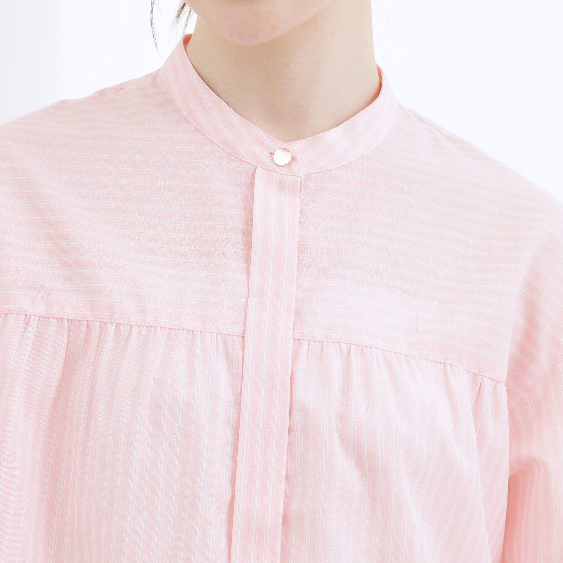 grove「【貴島明日香さん着用／イージーケア／接触冷感】麻ブレンドスタンドギャザーシャツ」|シャツ・ブラウス|