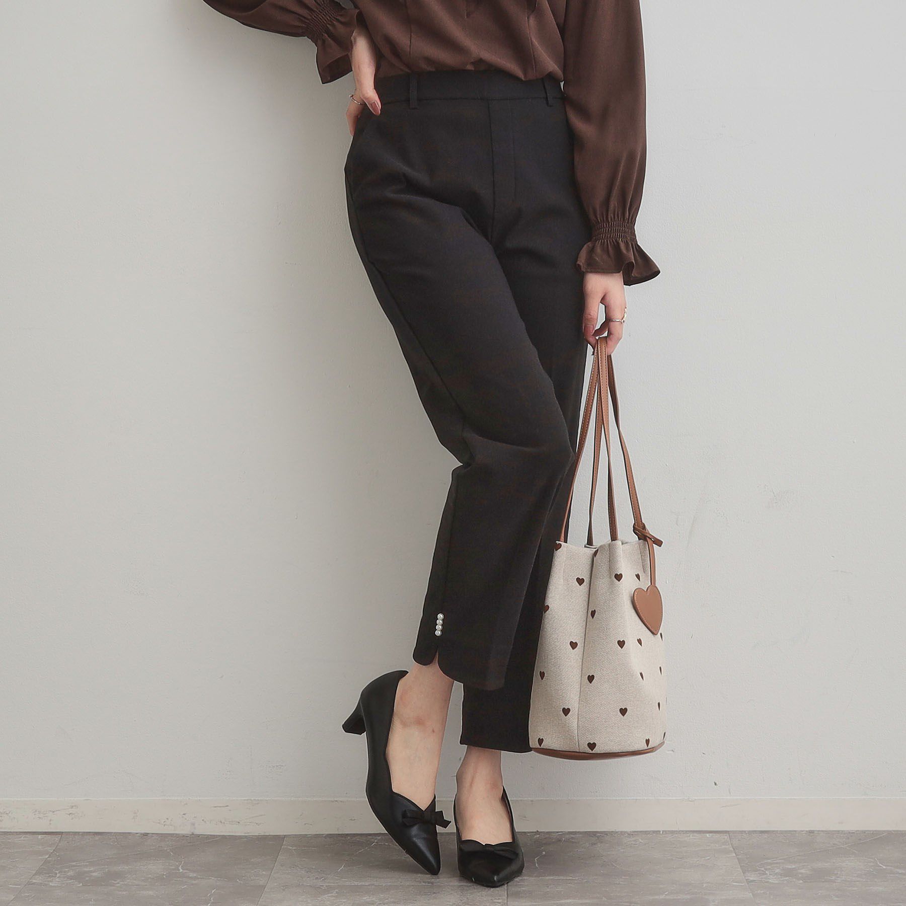 Couture broach「【通勤・美脚見え・あったか】裏起毛パール調スカラ裾デザインパンツ」|その他|