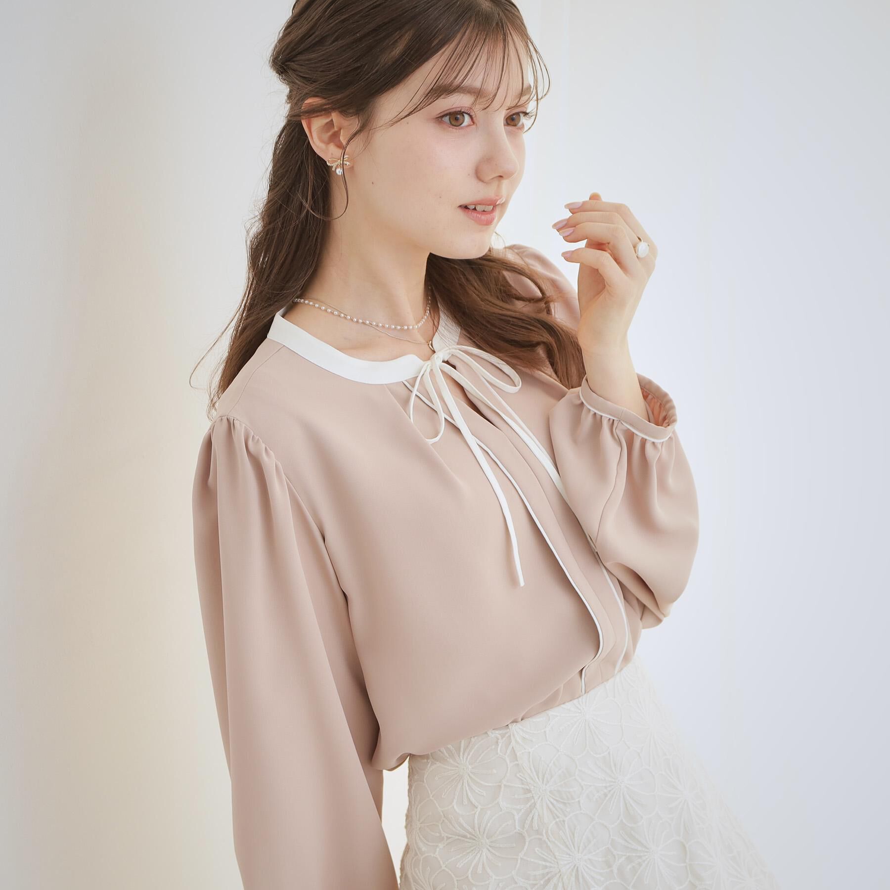 Couture broach「【洗える・ハレの日・通勤】配色 細リボンタイ ブラウス」|シャツ・ブラウス|