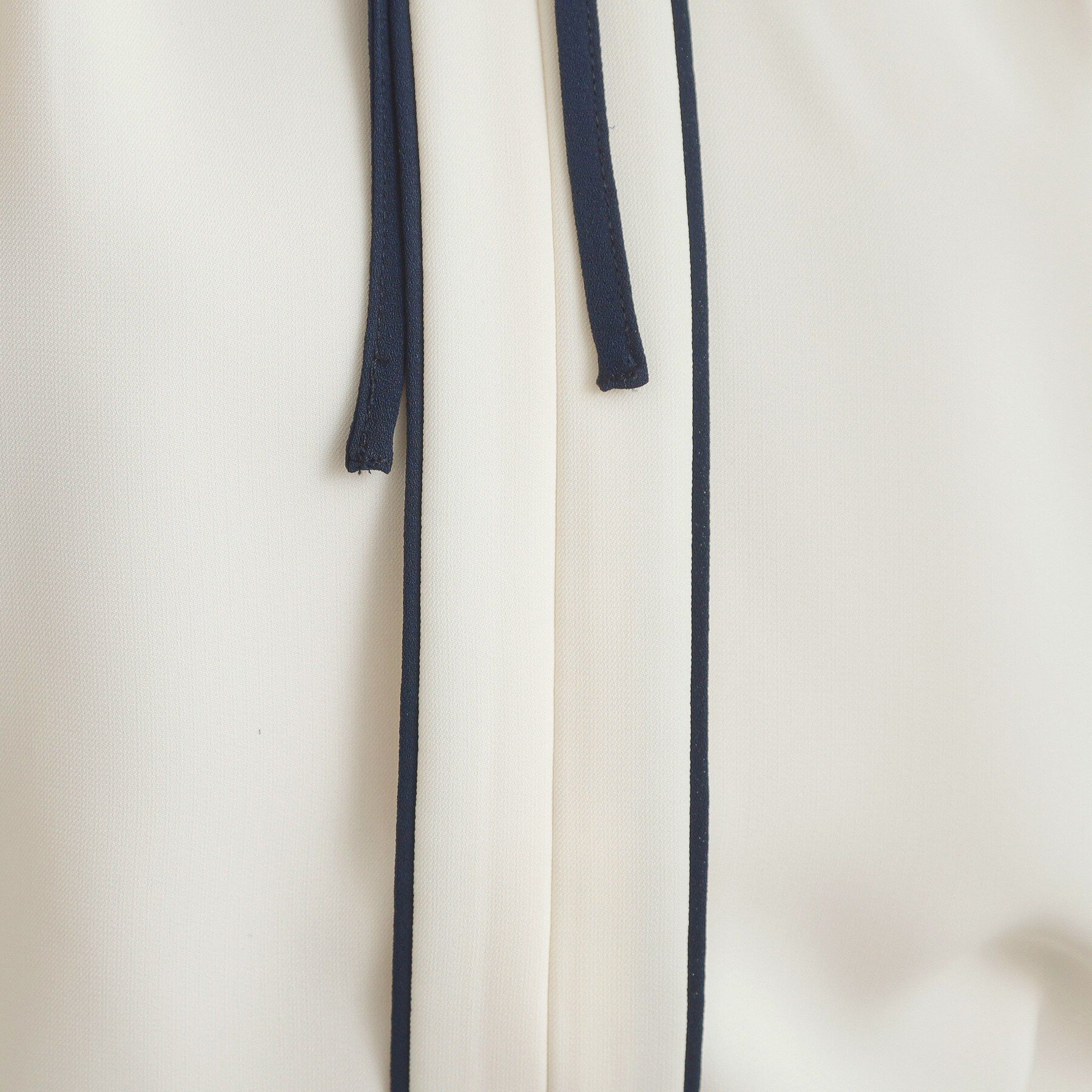 Couture broach「【洗える・ハレの日・通勤】配色 細リボンタイ ブラウス」|シャツ・ブラウス|