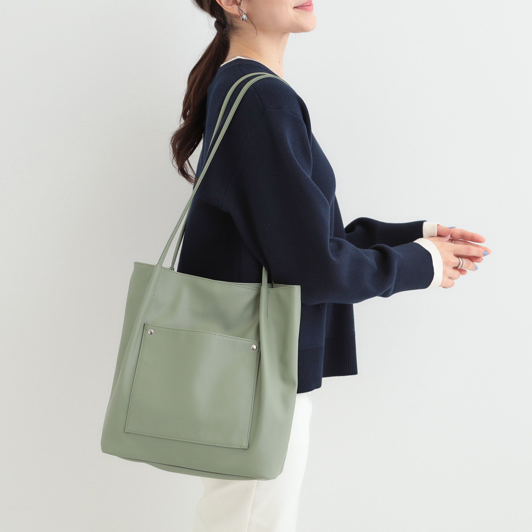 SHOO･LA･RUE「【A4/軽量】多ポケットでらくらく収納 つまみハンドルトートバッグ」|トートバッグ|