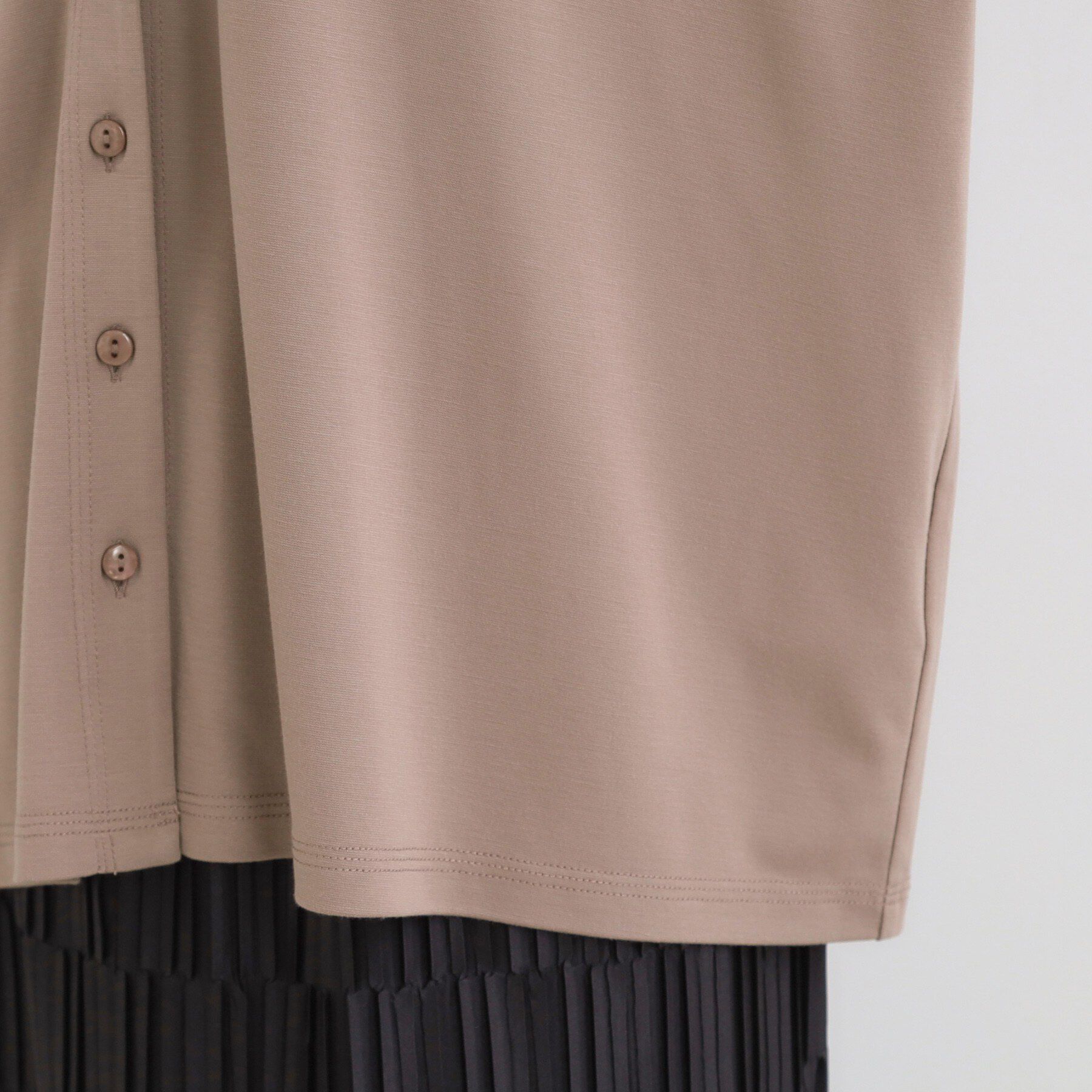 SHOO･LA･RUE「【S-LL/UV】手の甲まで隠れる 指穴付き とろみVネックカーディガン」|カーディガン|