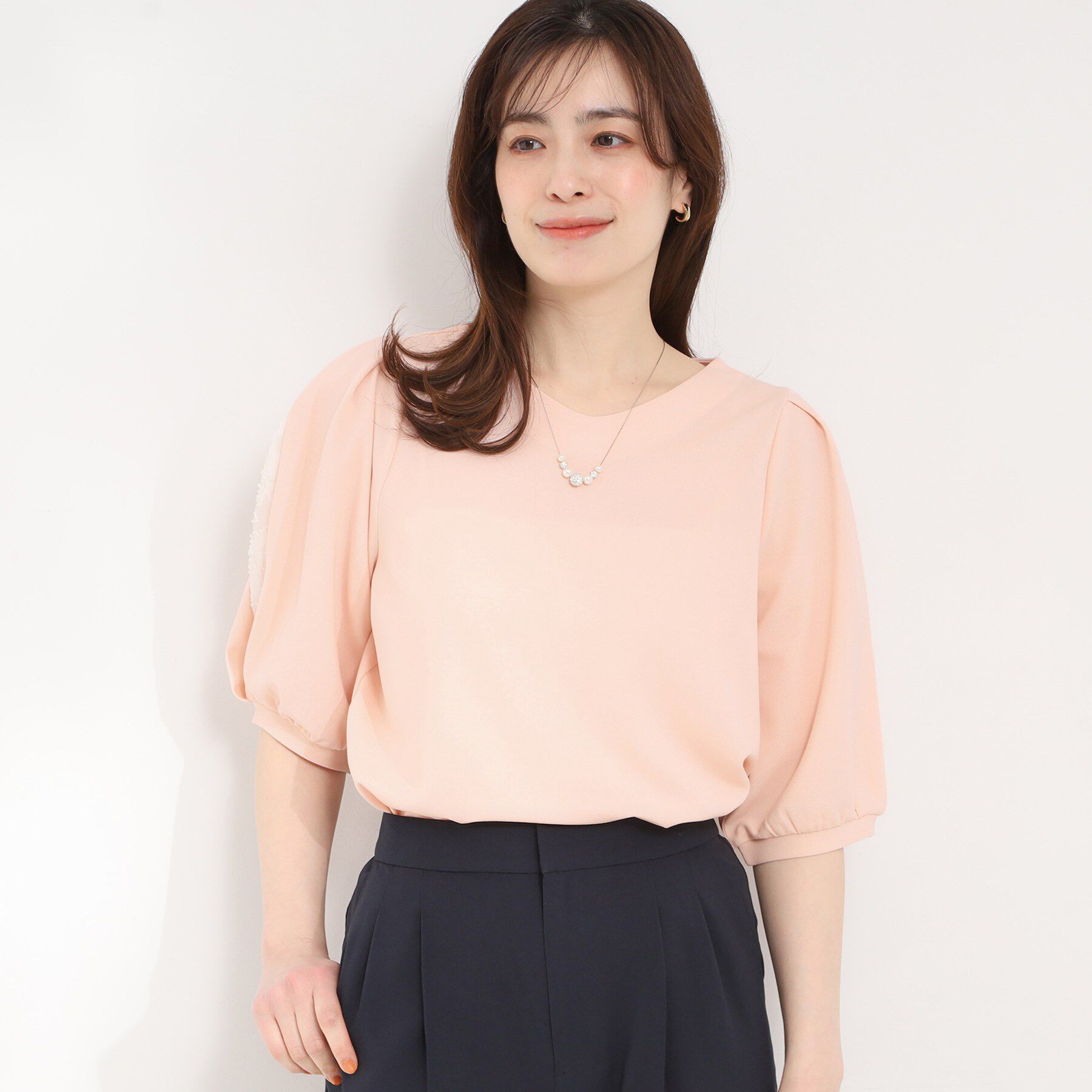 SHOO･LA･RUE「【洗濯機可/S-LL/ストレッチ】スリットレーススリーブトップス」|Tシャツ・カットソー|