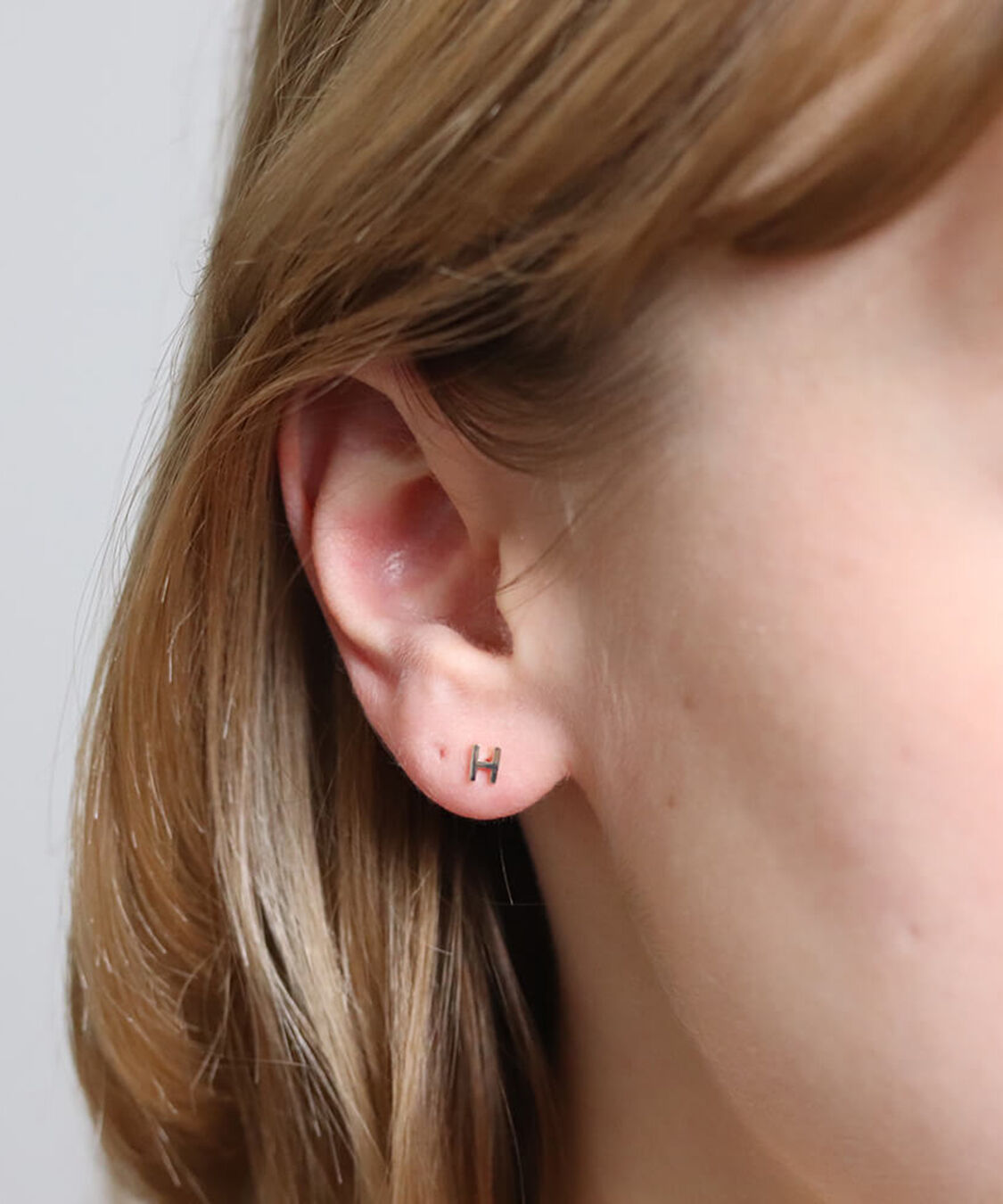  「ゴールド イニシャル ピアス | K10YG 【片耳用】」|ピアス|