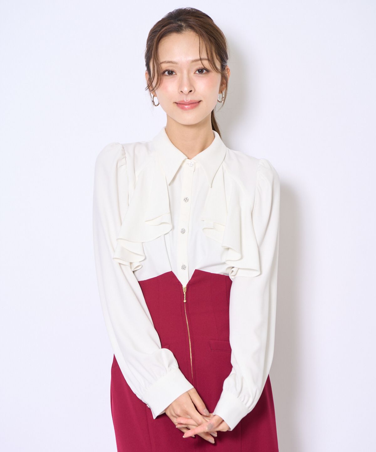 アンドクチュール「ビジューボタンフリルケープ長袖ブラウス」|シャツ・ブラウス|