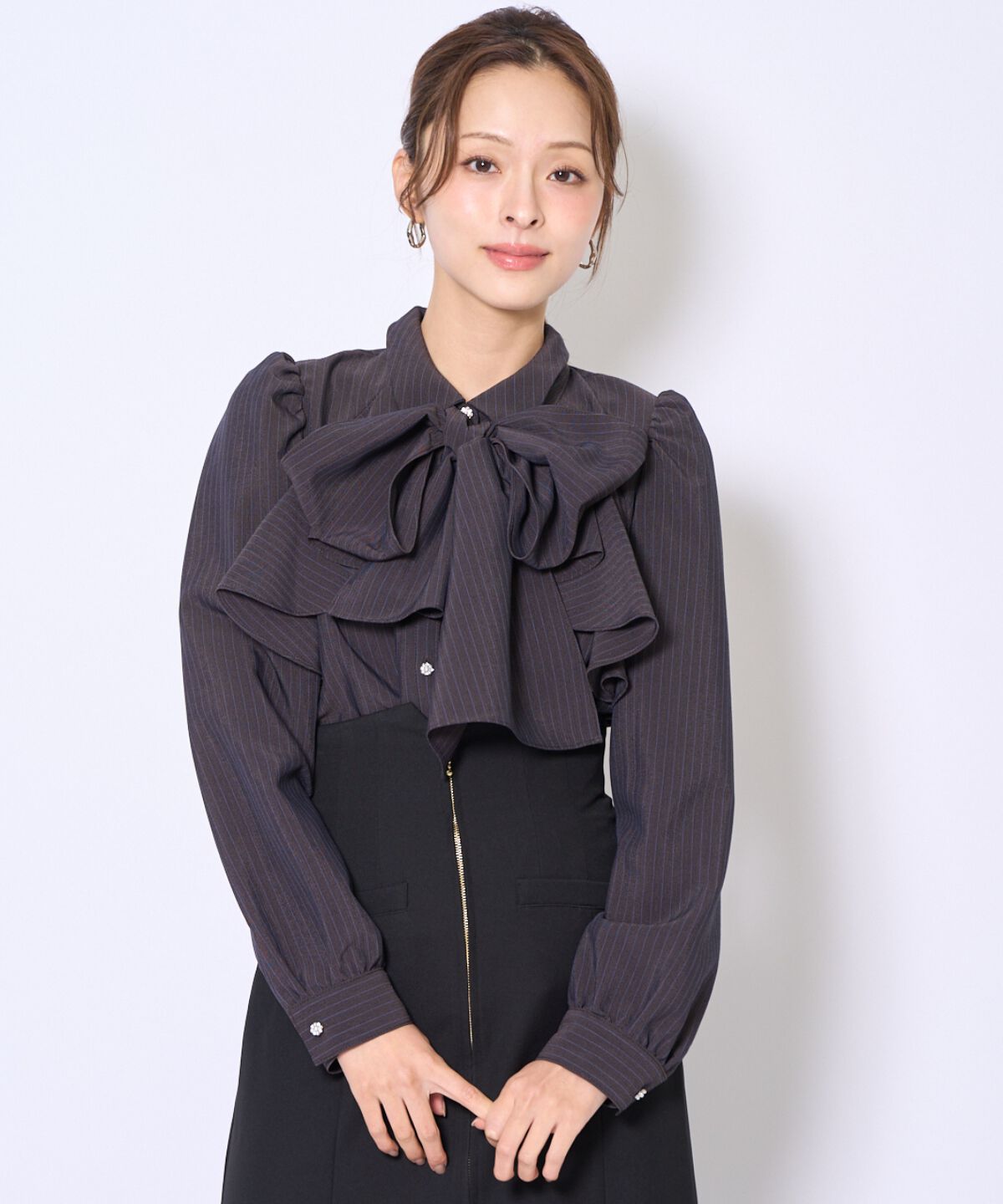 アンドクチュール「ビジューボタンフリルケープ長袖ブラウス」|シャツ・ブラウス|black/borderｽﾄﾗｲﾌﾟ