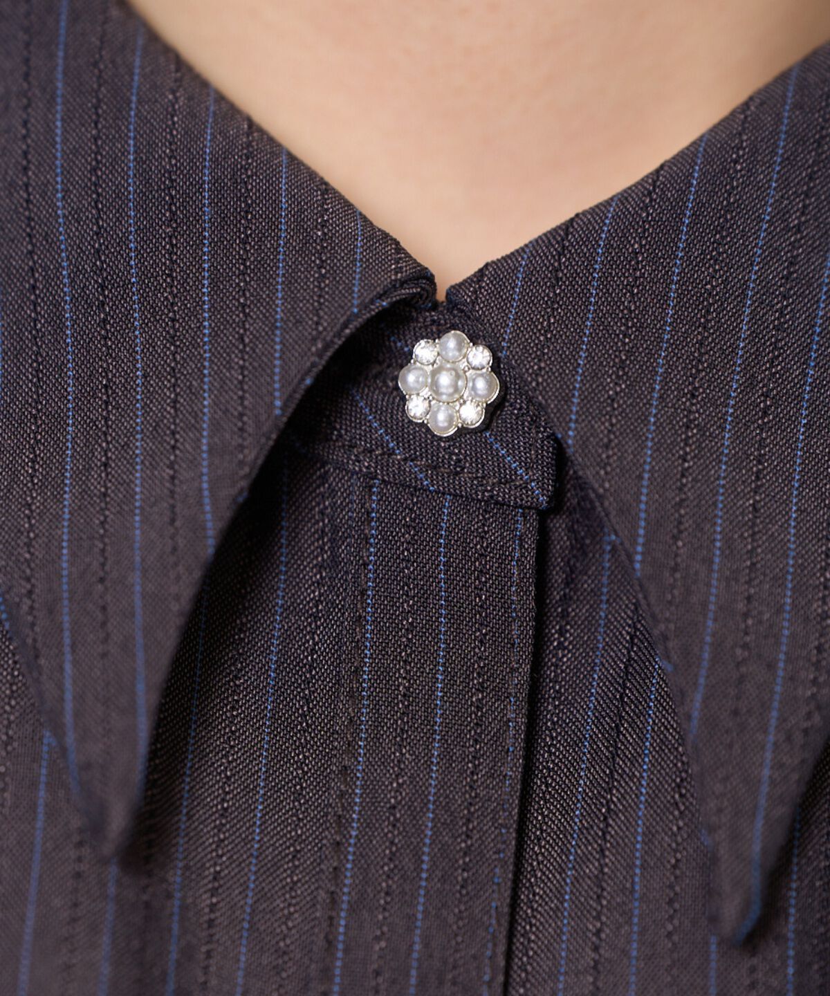 アンドクチュール「ビジューボタンフリルケープ長袖ブラウス」|シャツ・ブラウス|