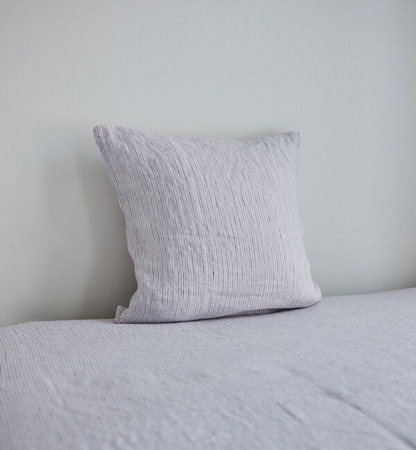 TOMORROWLAND HOME「ストライプリネン クッションカバー（45cm &times; 45cm）」|クッション・クッションカバー|