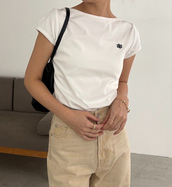  「【Tシャツが苦手な方にも◎】1ポイントボートネックTシャツ」|Tシャツ・カットソー|