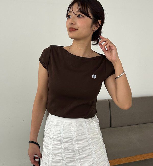  「【Tシャツが苦手な方にも◎】1ポイントボートネックTシャツ」|Tシャツ・カットソー|