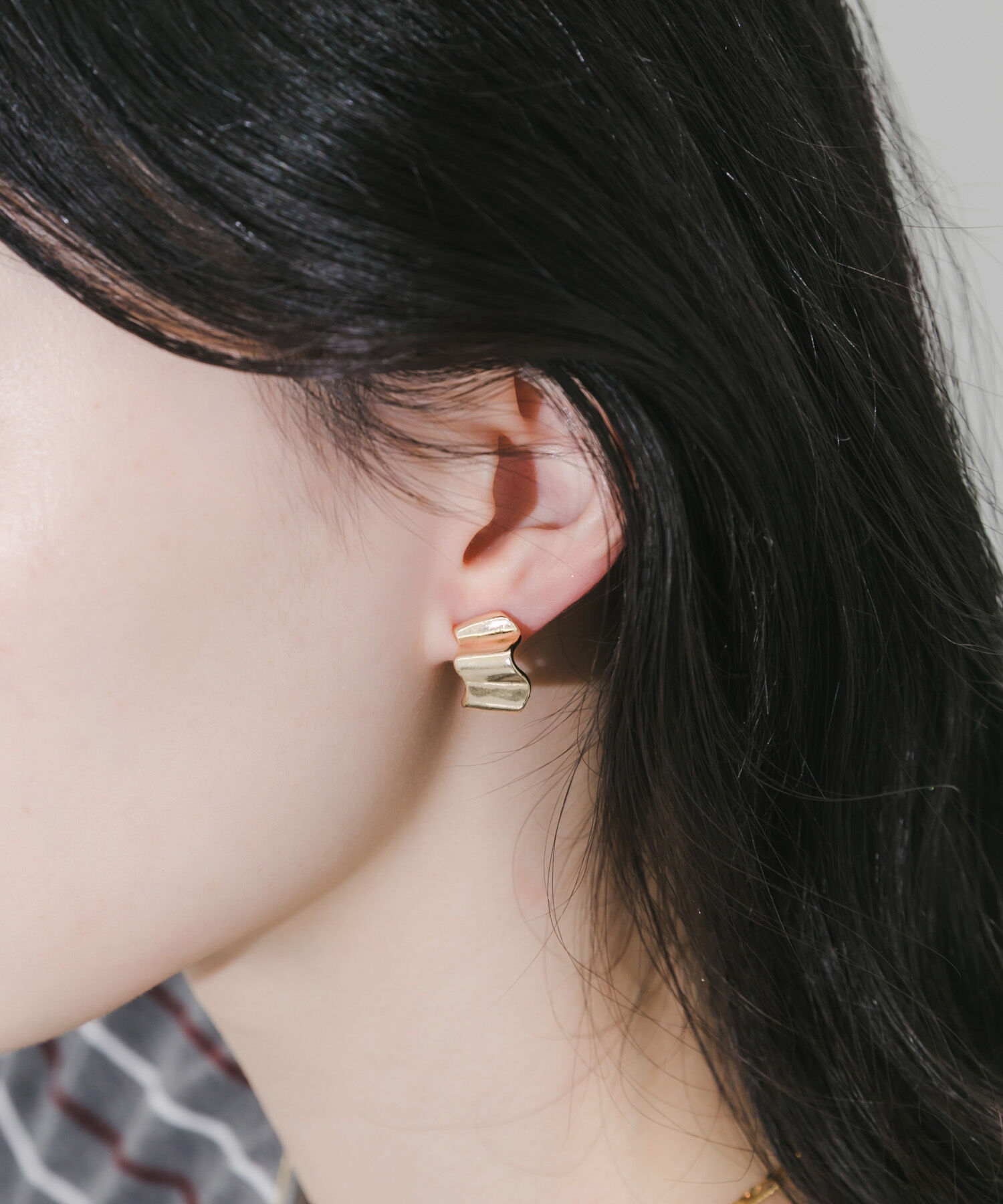 SMELLY「フリルデザインフープイヤリング」|イヤリング|