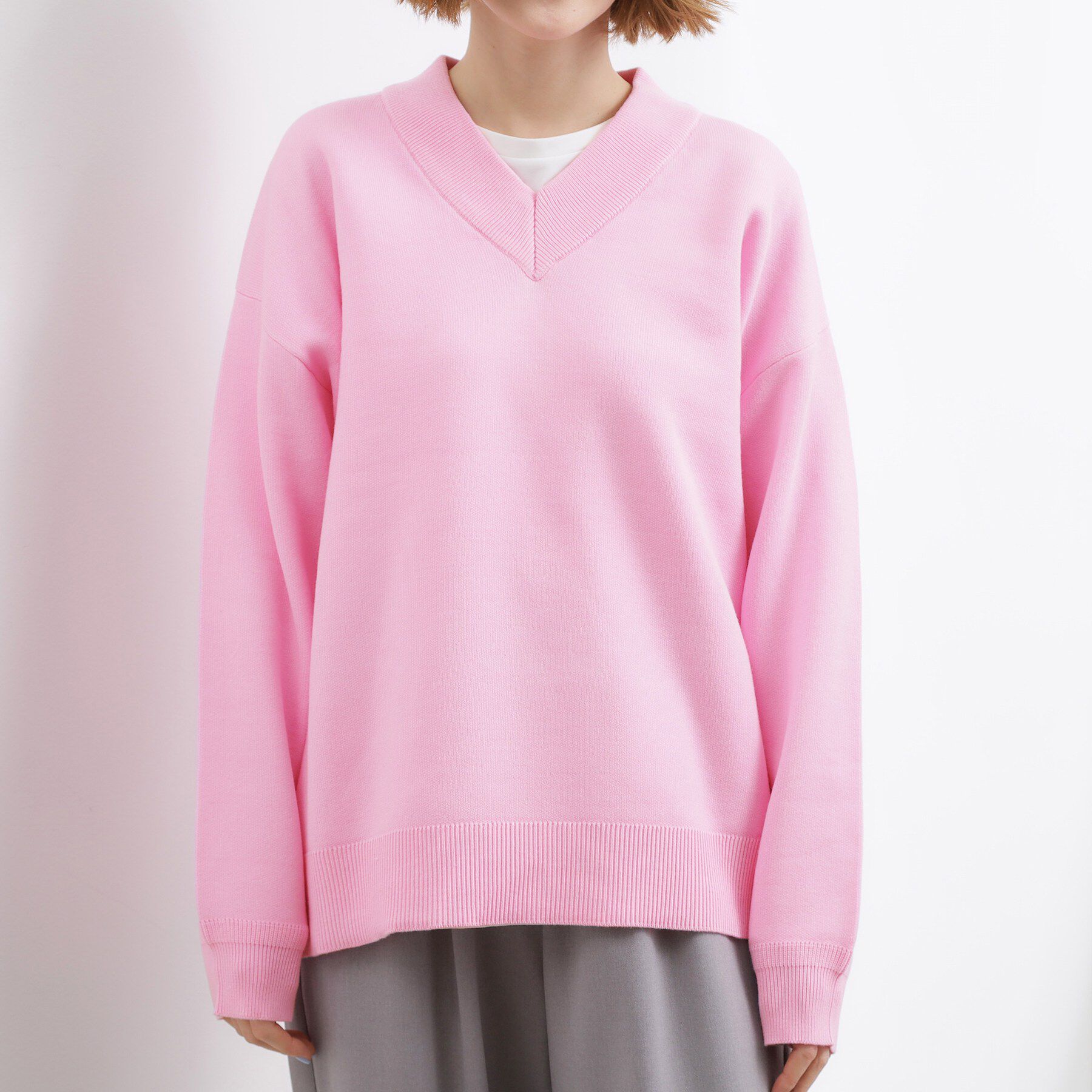 grove「ラフさときれいめを両立する、大人のスウェットライクVネックニット」|ニット・セーター|