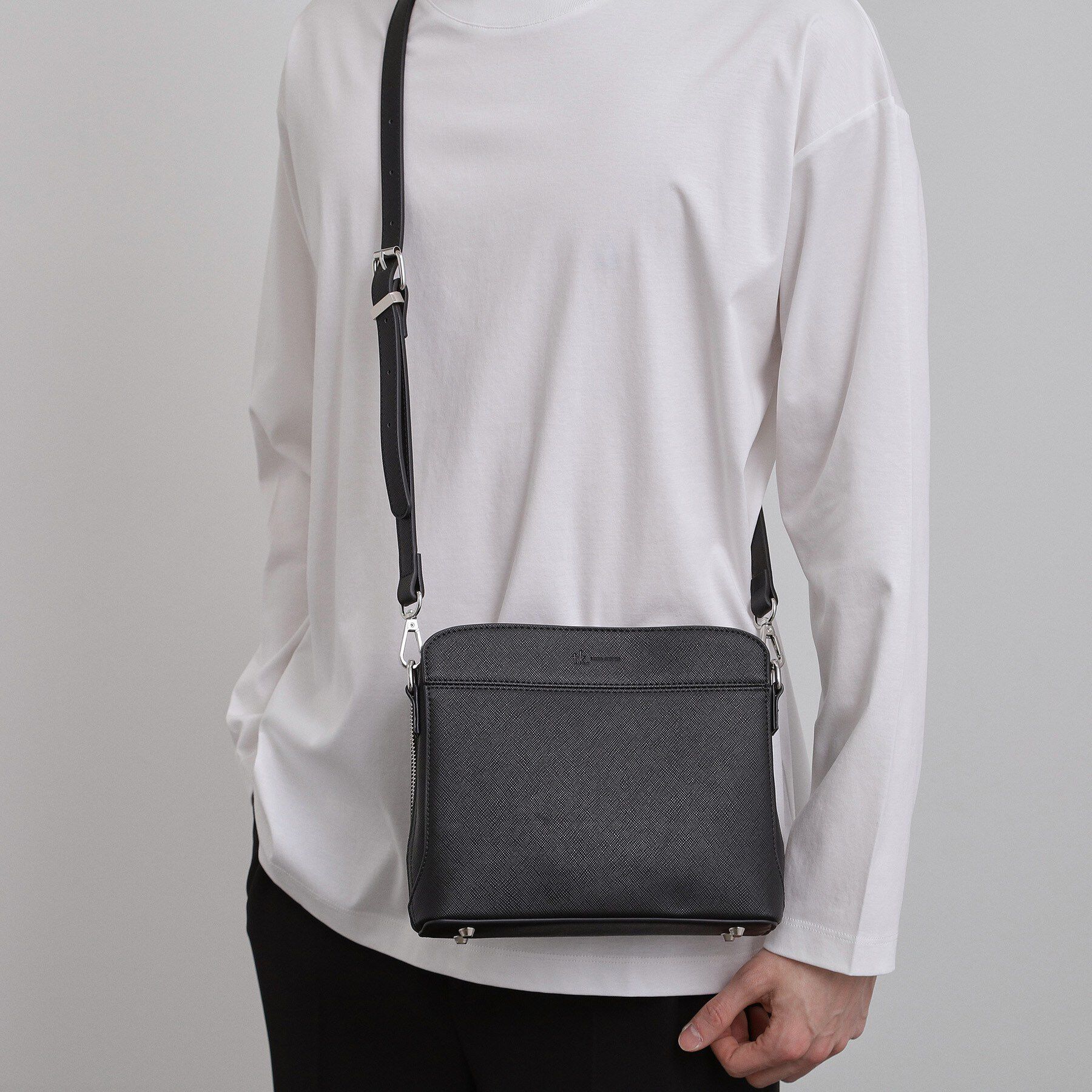 tk.TAKEO KIKUCHI「フラットショルダーバッグ」|ショルダー・メッセンジャー|ブラック(119)