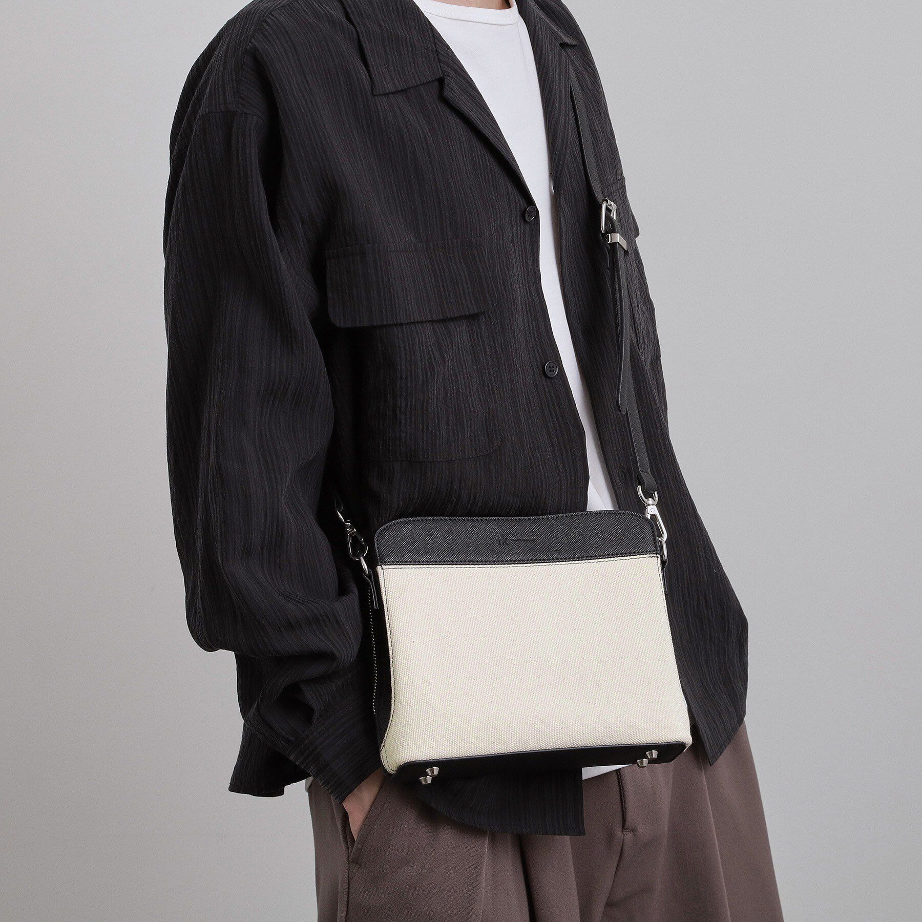 tk.TAKEO KIKUCHI「フラットショルダーバッグ」|ショルダー・メッセンジャー|オフホワイト(503