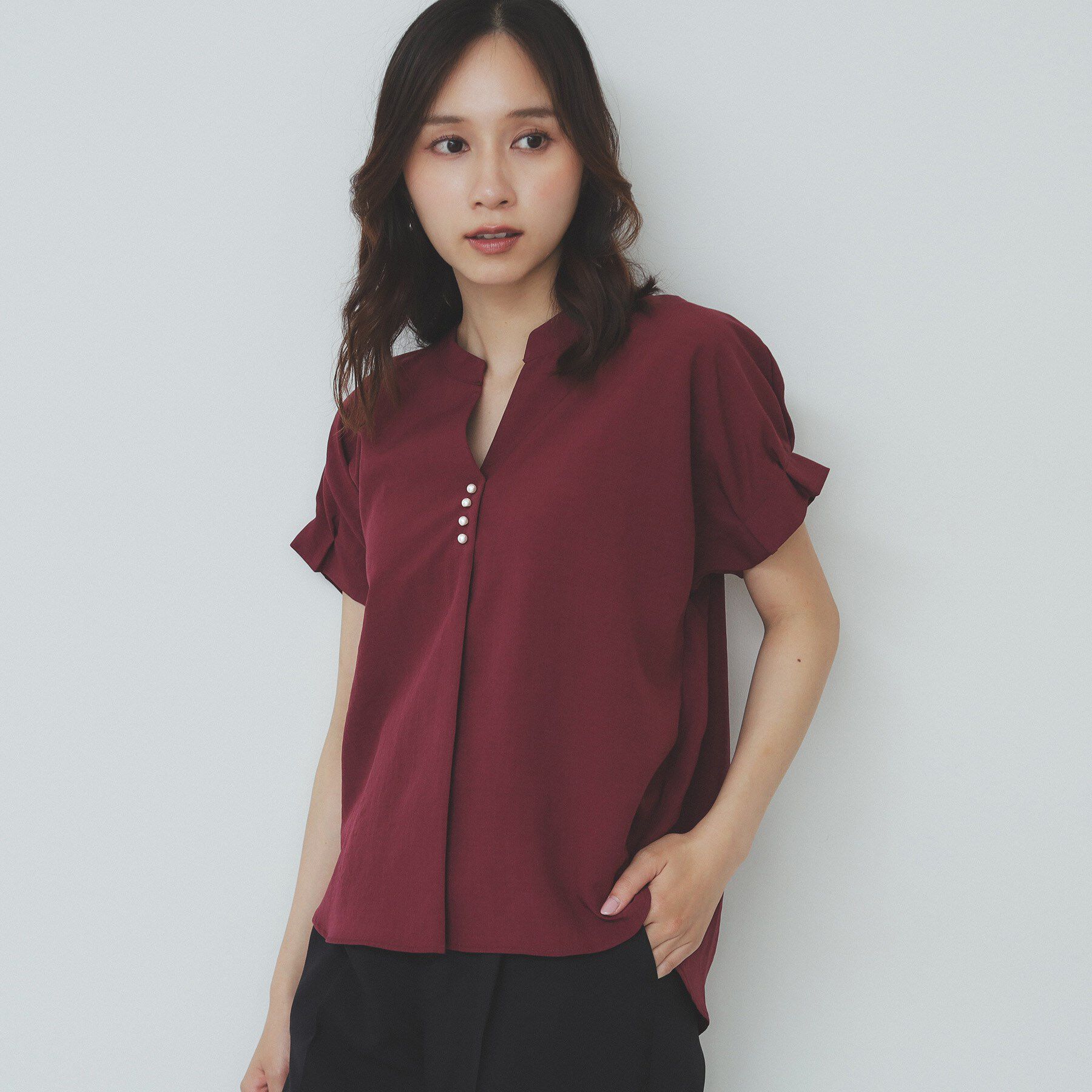 index「《7色展開/XS-LLサイズ》タックスリーブスキッパーブラウス【洗濯機洗い可/吸水速乾/抗ピル/防シ」|シャツ・ブラウス|ボルドー(064)