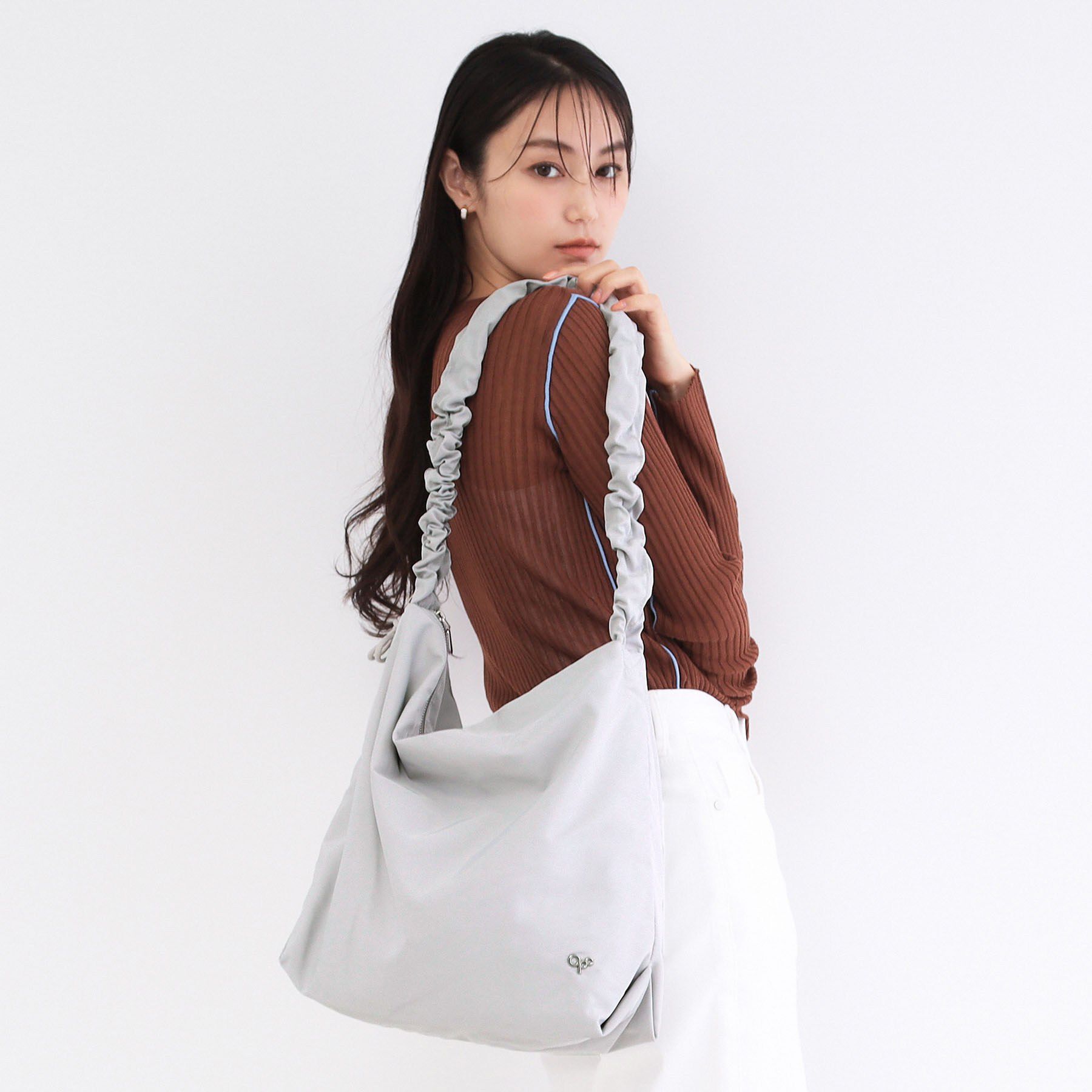 OPAQUE.CLIP「ドロストフリルハンドルA4ショルダー」|ショルダー・メッセンジャー|ライトグレー(011