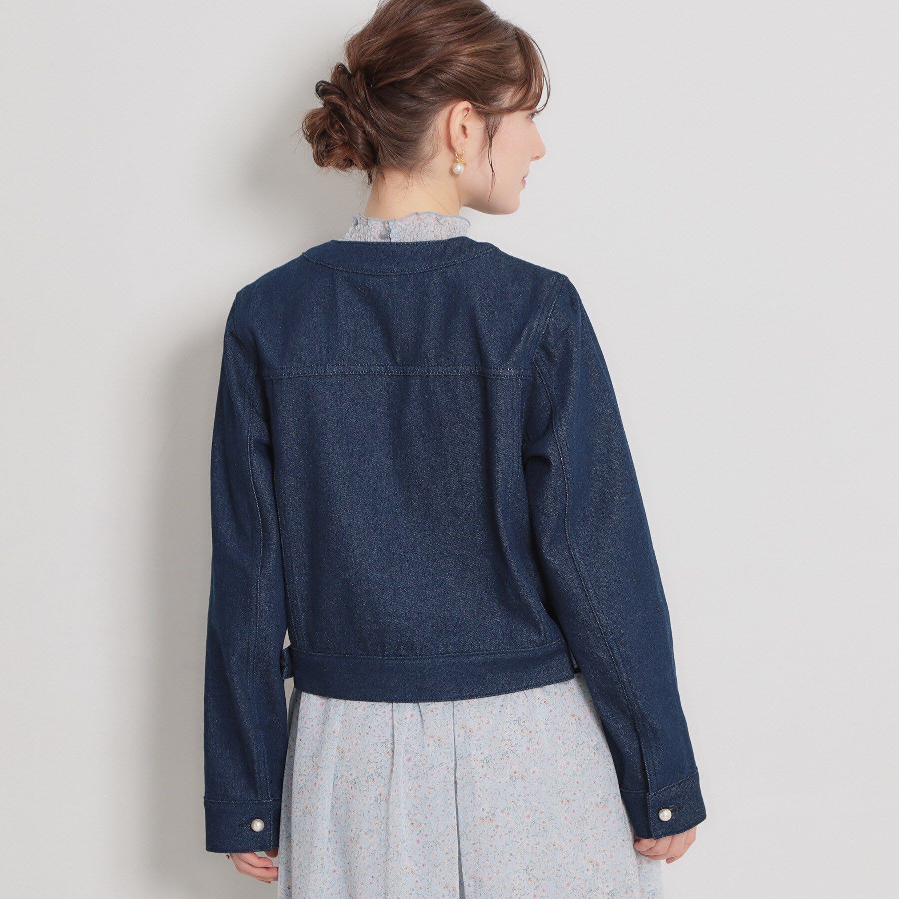 Couture broach「【洗える・綿100％】パール調ボタン デニムジャケット」|デニムジャケット|