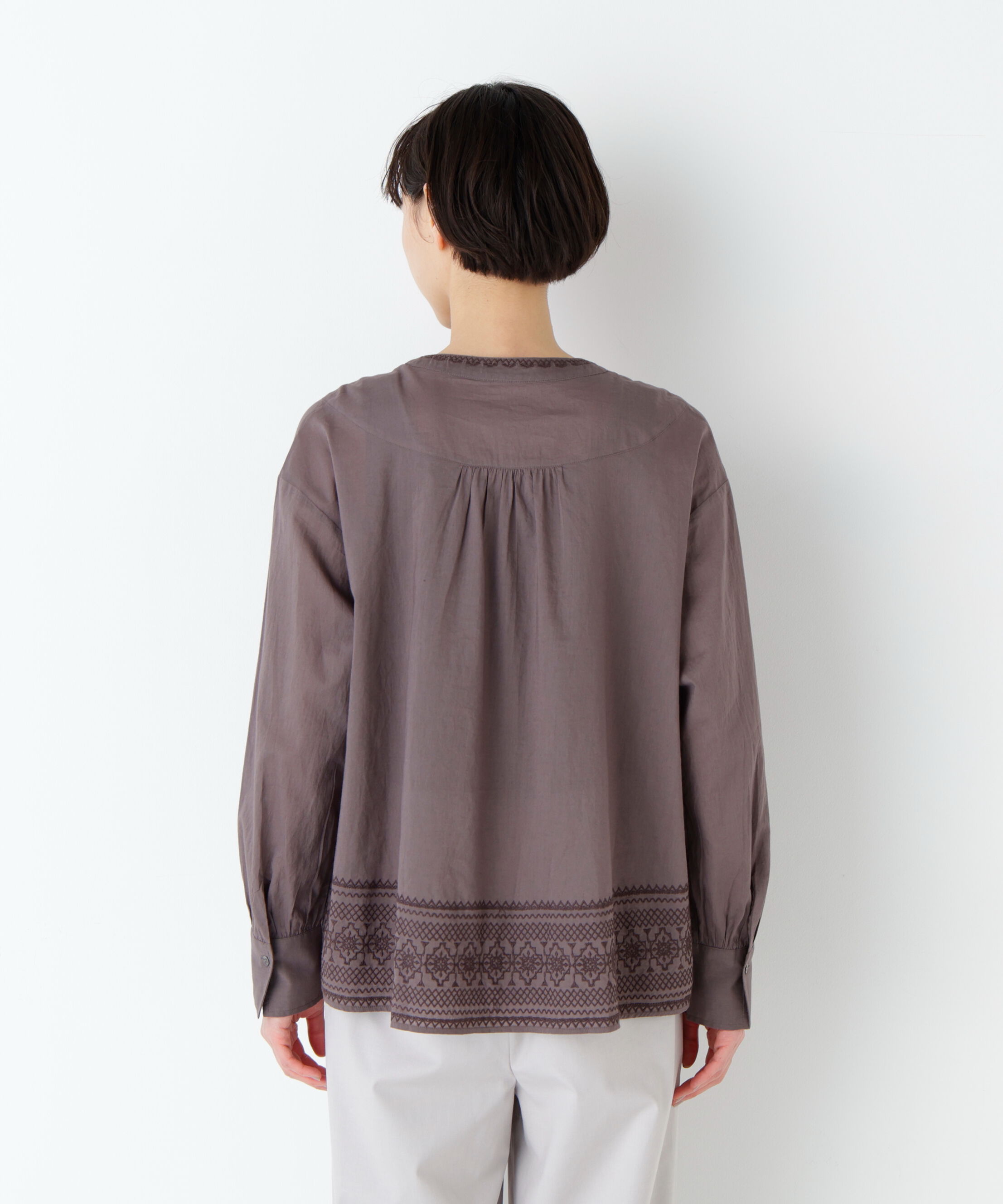  「インド刺繍ノーカラーブラウス」|シャツ・ブラウス|