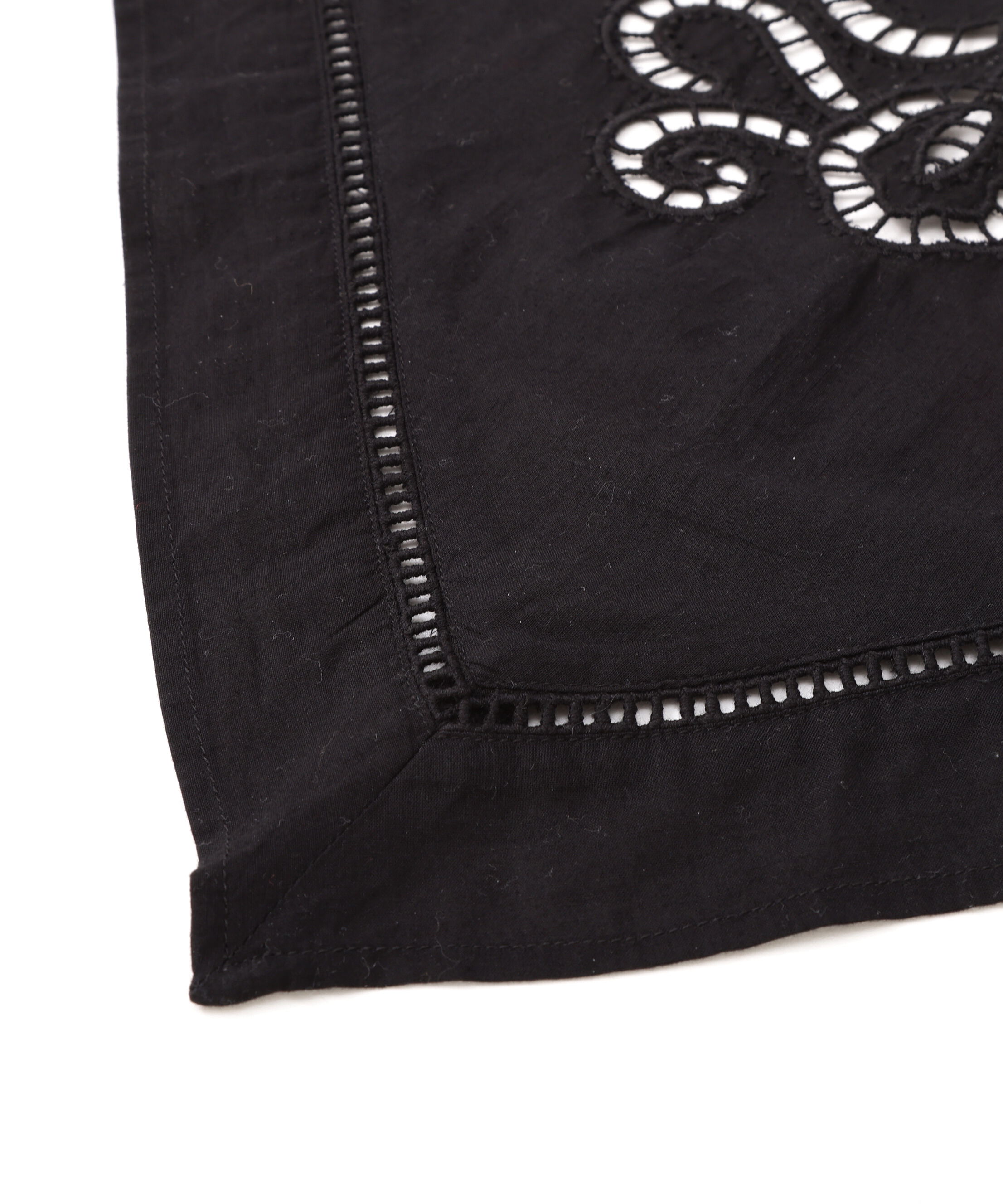  「カットワーク刺繍トライアングルスカーフ」|バンダナ・スカーフ|