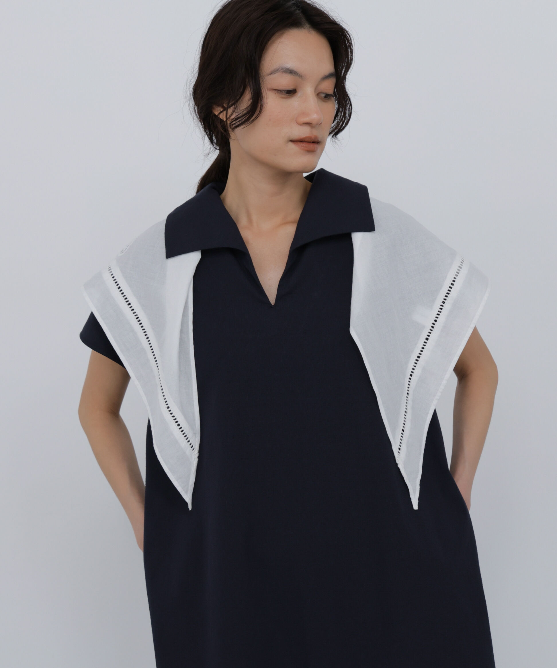  「カットワーク刺繍トライアングルスカーフ」|バンダナ・スカーフ|