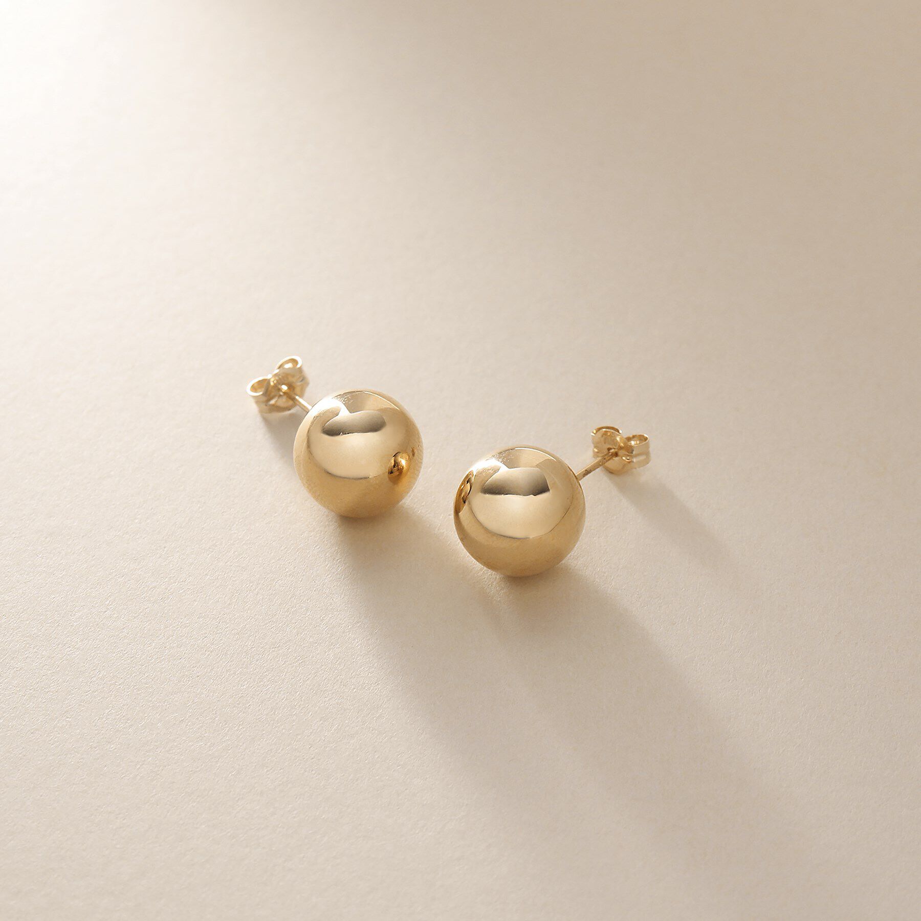 COCOSHNIK「K10中空ボール スタッドピアスL」|ピアス|