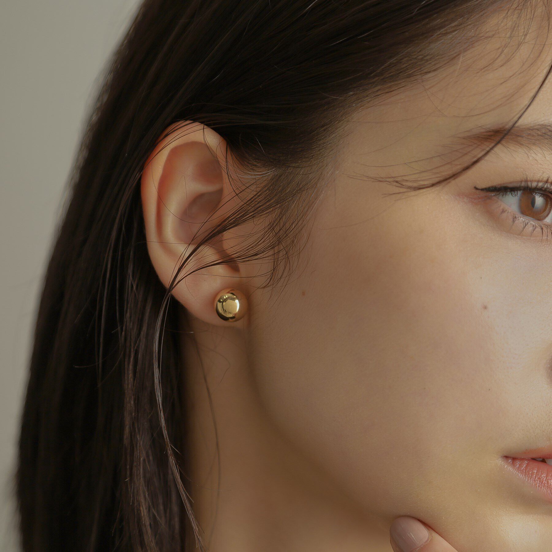 COCOSHNIK「K10中空ボール スタッドピアスL」|ピアス|